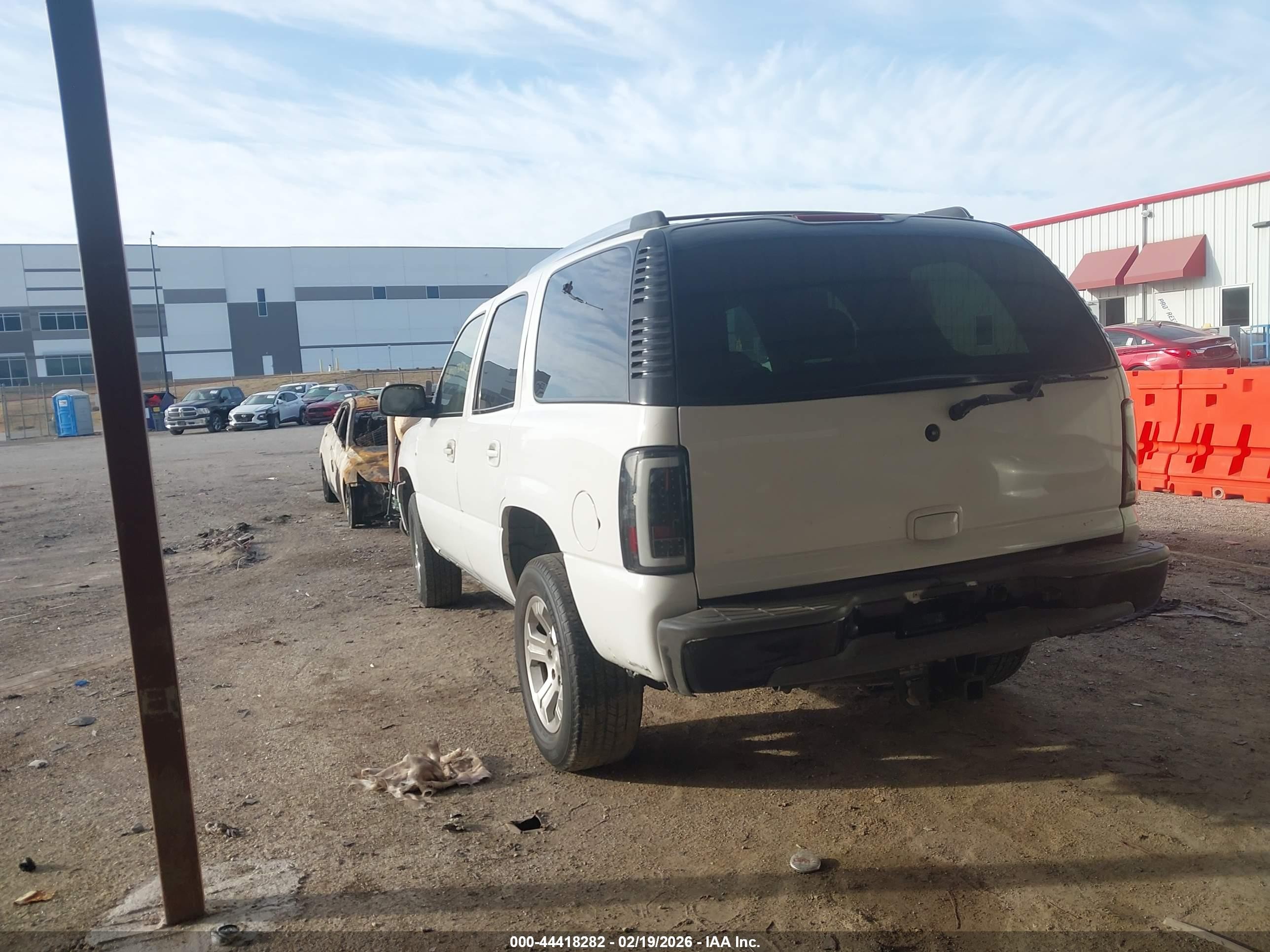 2001 Chevrolet Tahoe Ls Белый vin: 1GNEK13T81R220650