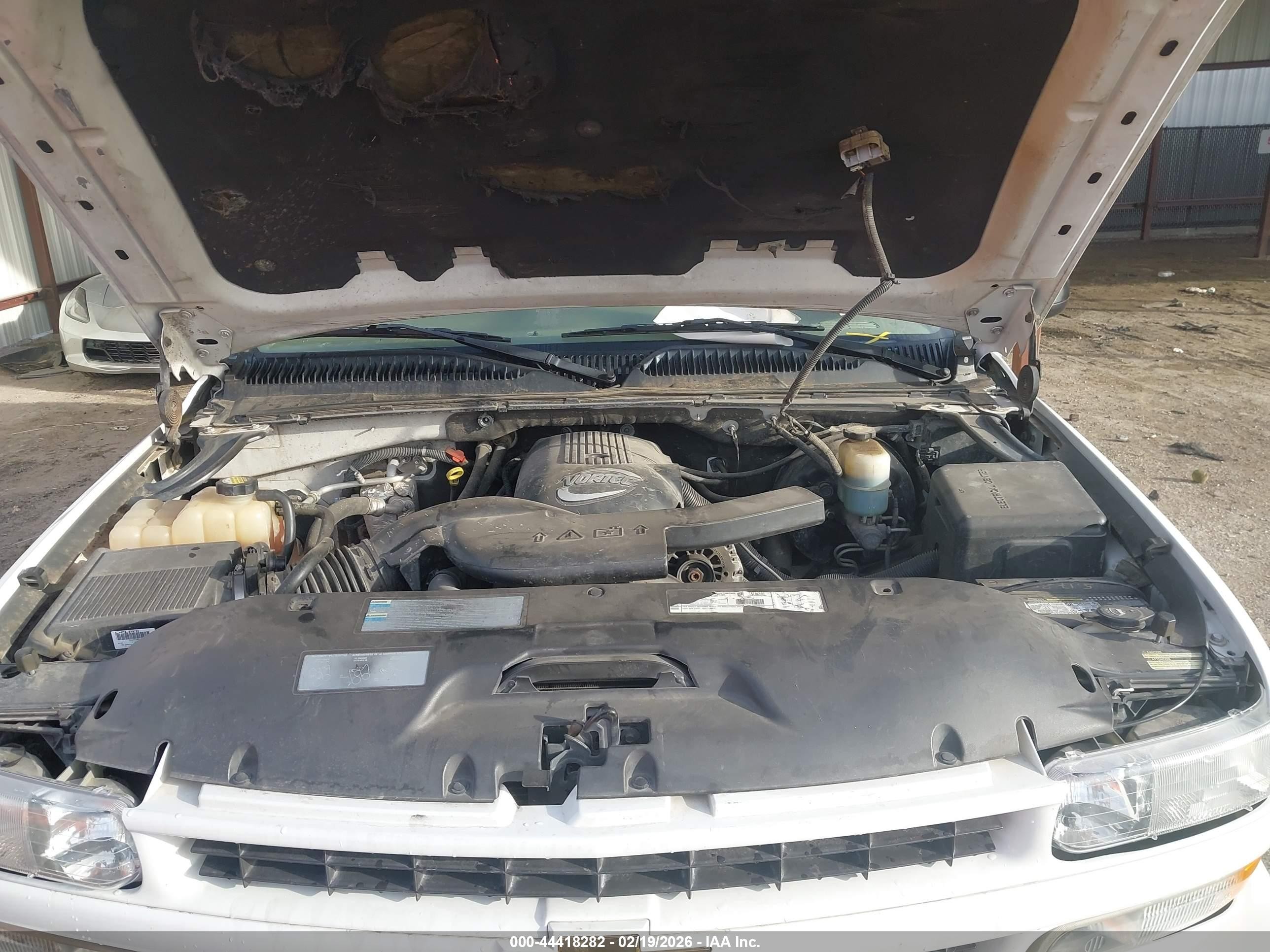 2001 Chevrolet Tahoe Ls Белый vin: 1GNEK13T81R220650