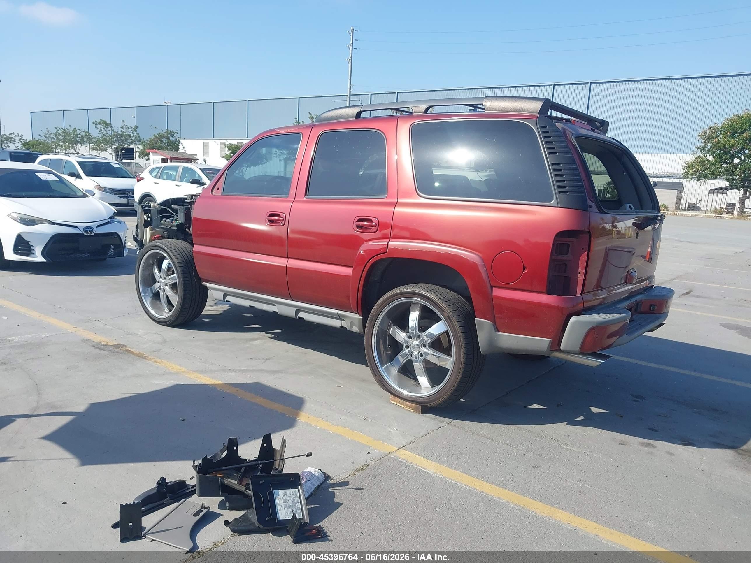 2003 Chevrolet Tahoe Z71 Red vin: 1GNEK13T83R253604