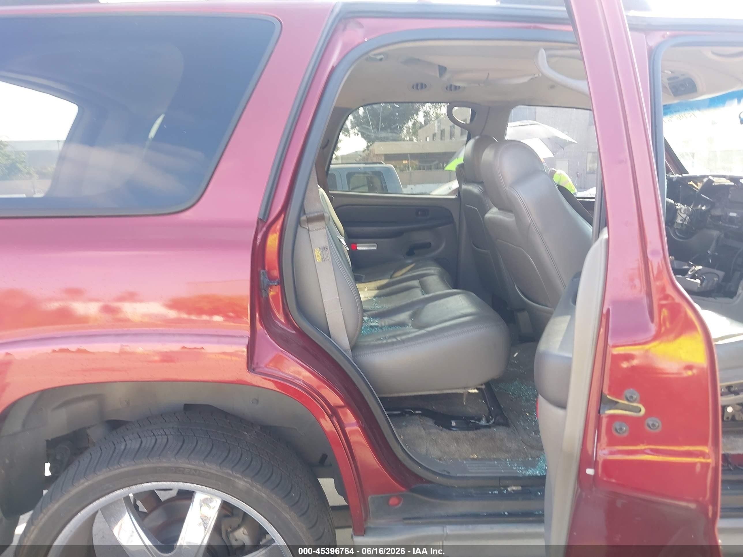 2003 Chevrolet Tahoe Z71 Red vin: 1GNEK13T83R253604