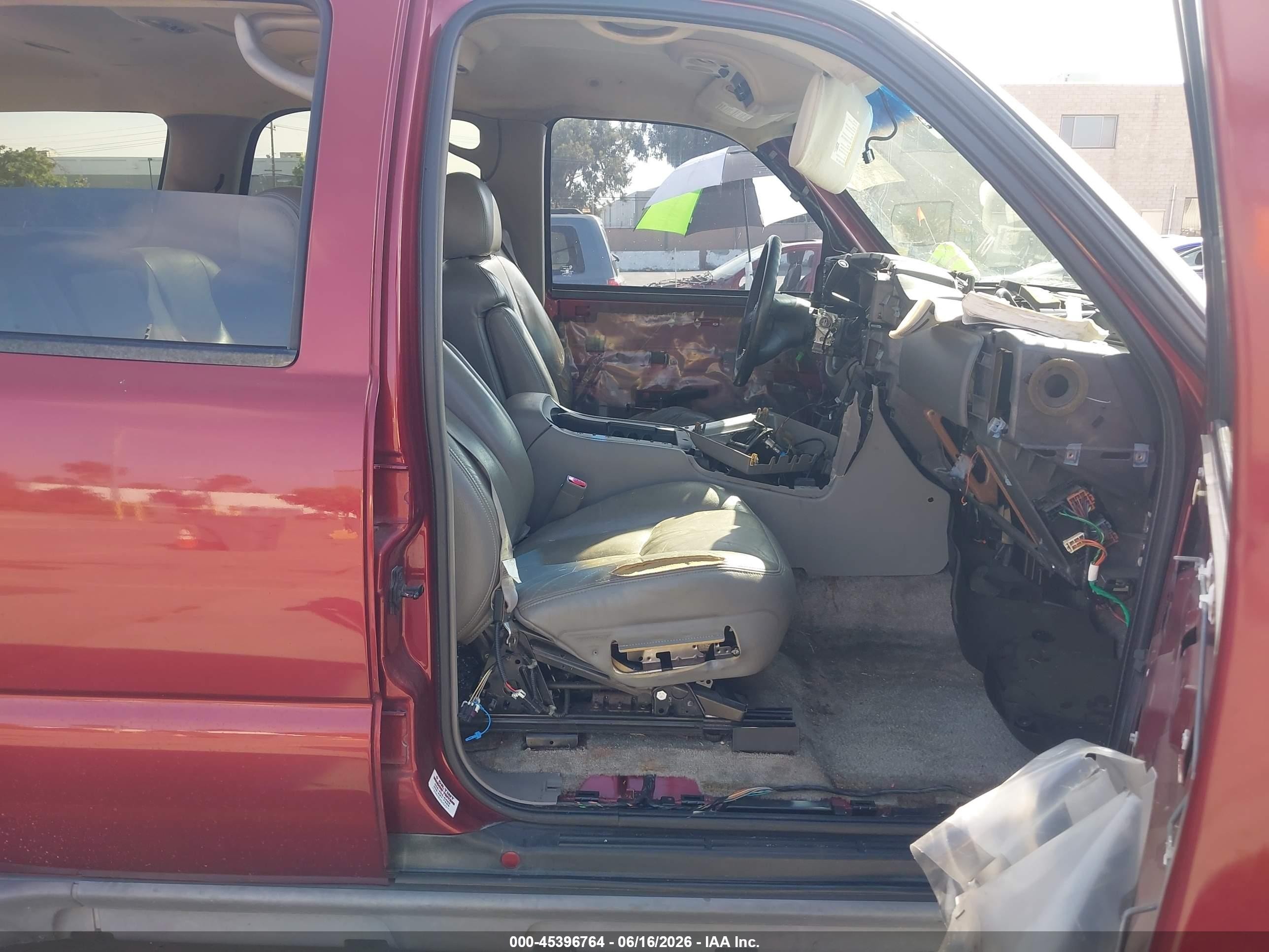 2003 Chevrolet Tahoe Z71 Red vin: 1GNEK13T83R253604