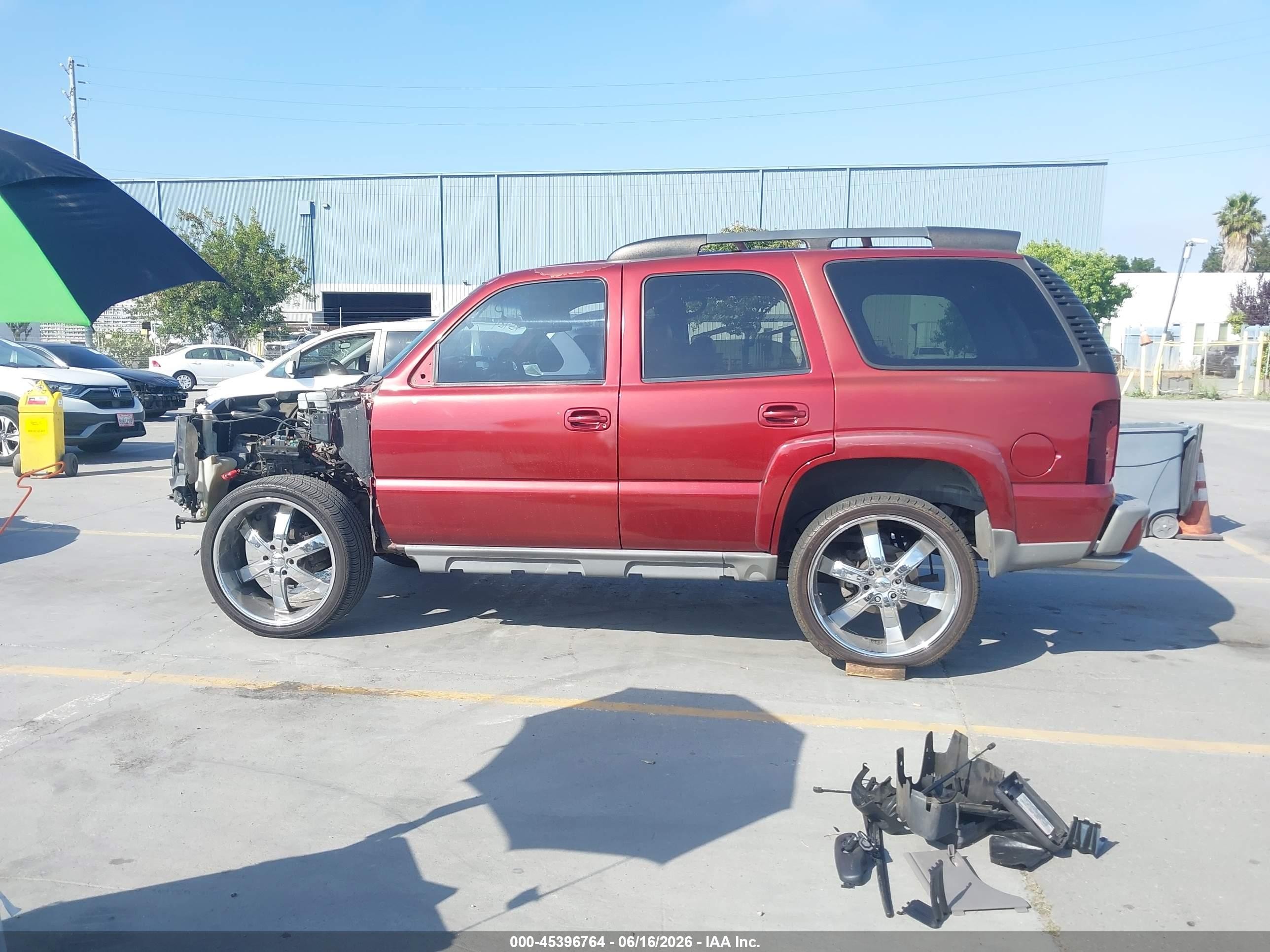 2003 Chevrolet Tahoe Z71 Red vin: 1GNEK13T83R253604