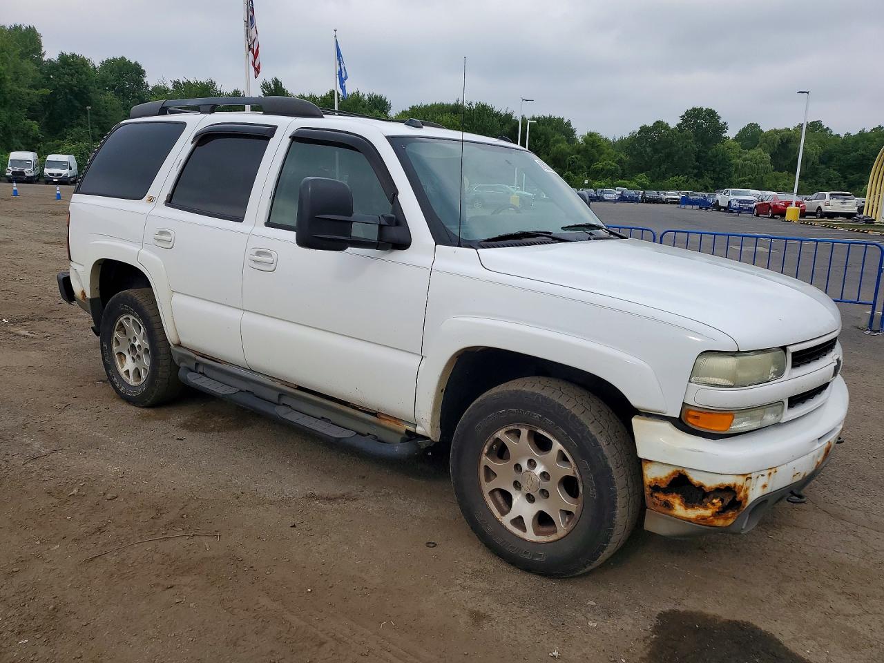 2004 Chevrolet Tahoe K1500 Белый vin: 1GNEK13T84R301409
