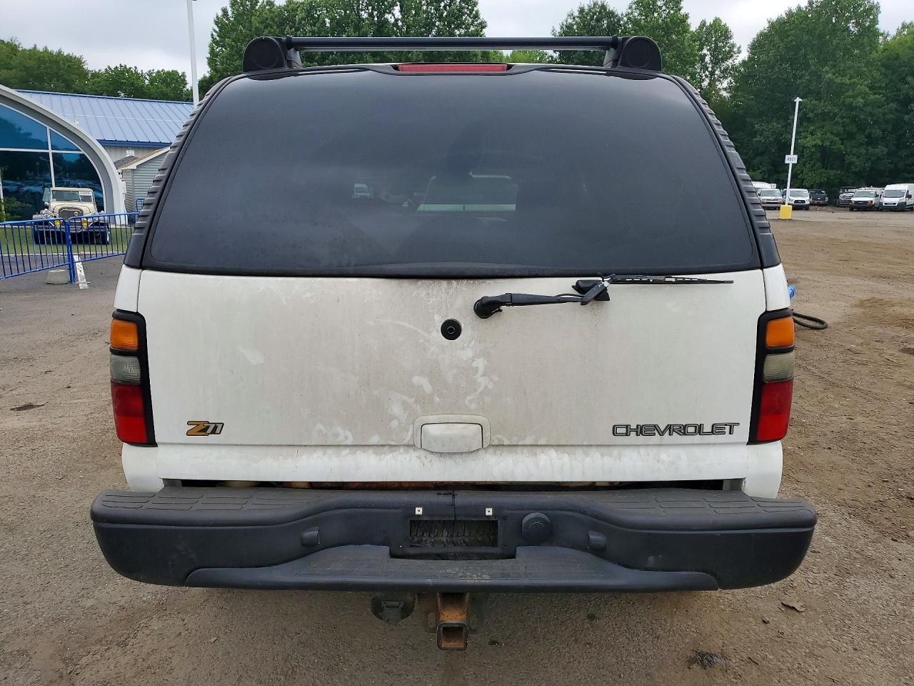 2004 Chevrolet Tahoe K1500 Белый vin: 1GNEK13T84R301409