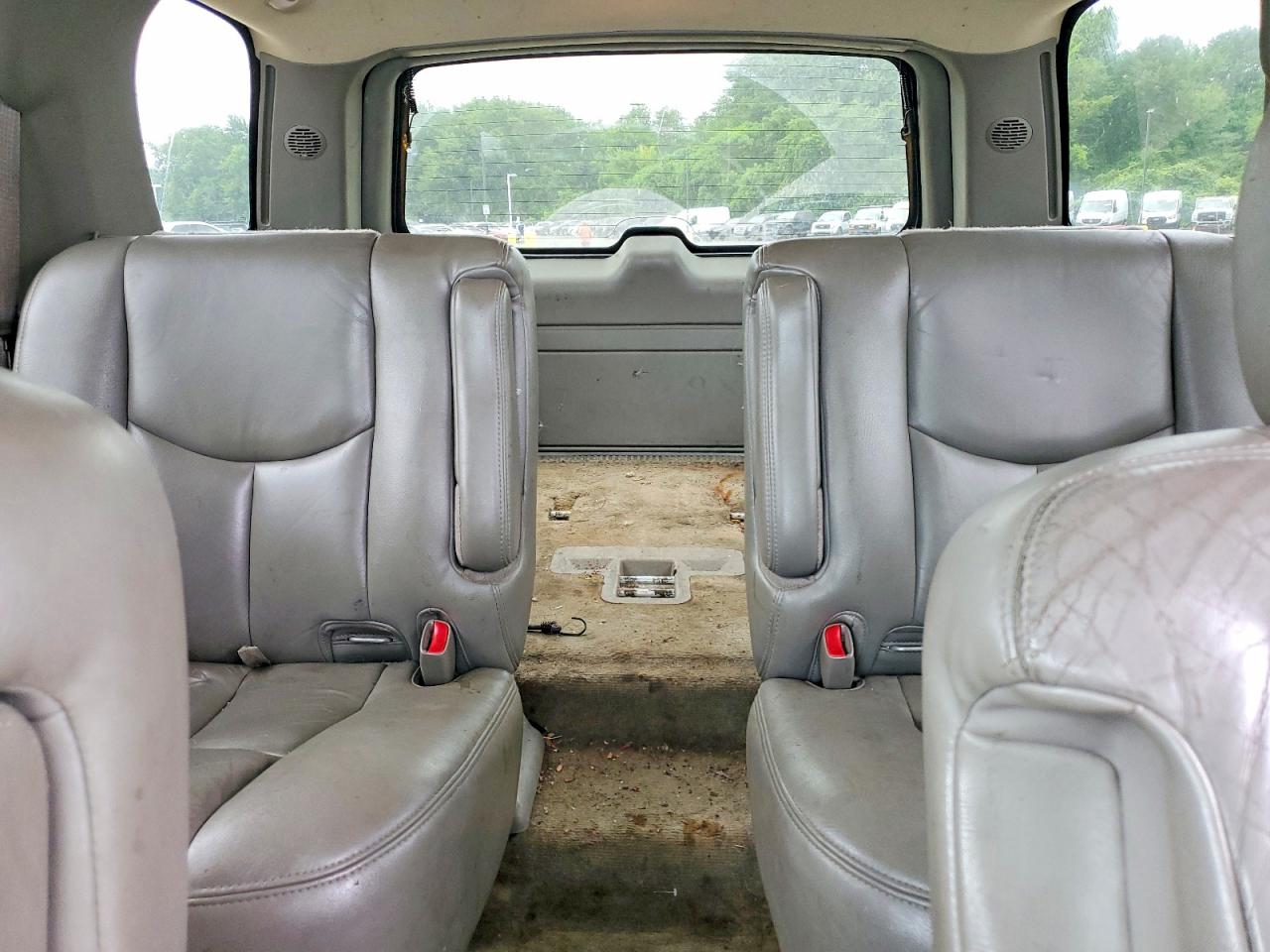 2004 Chevrolet Tahoe K1500 Белый vin: 1GNEK13T84R301409