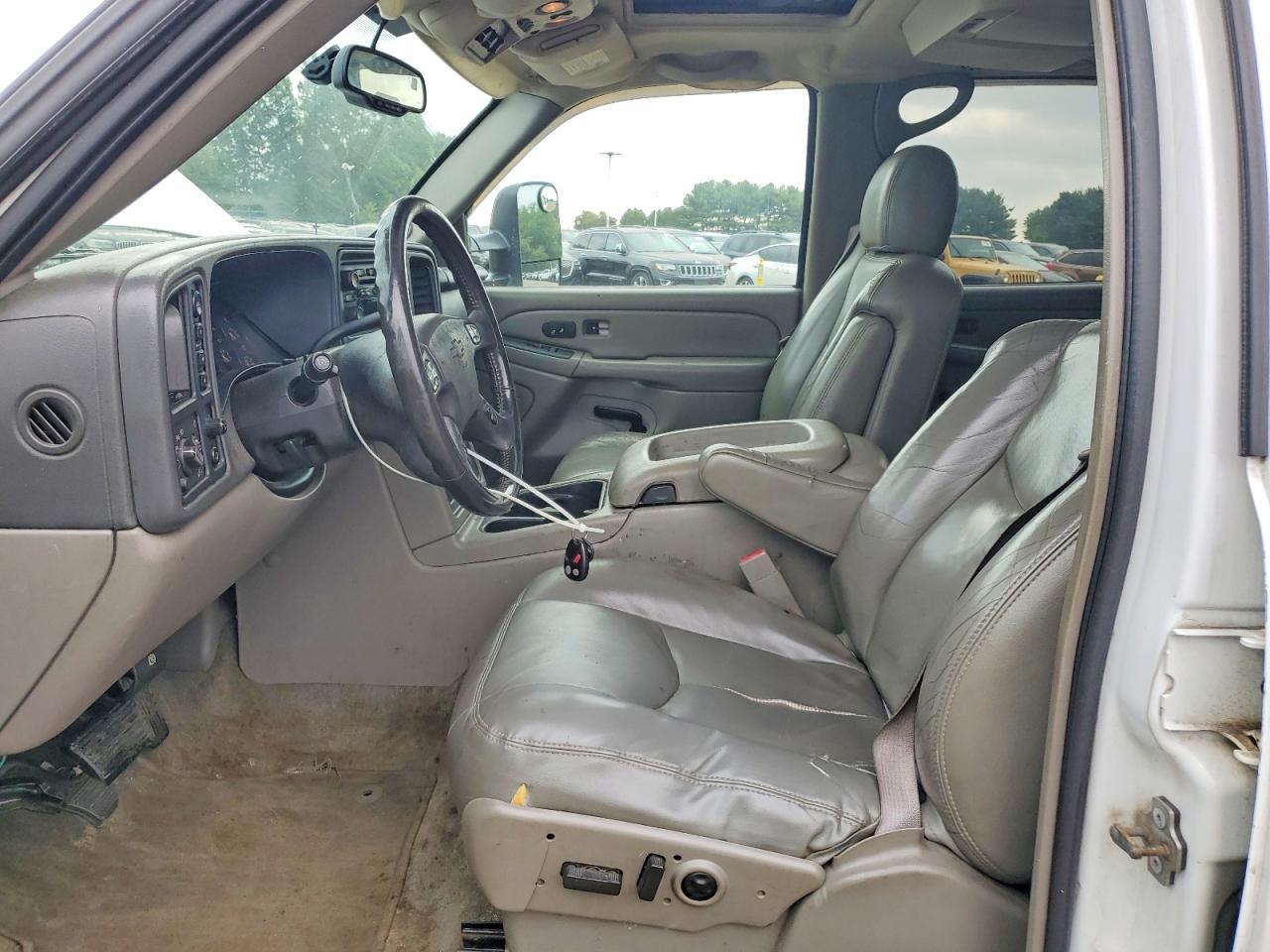 2004 Chevrolet Tahoe K1500 Белый vin: 1GNEK13T84R301409