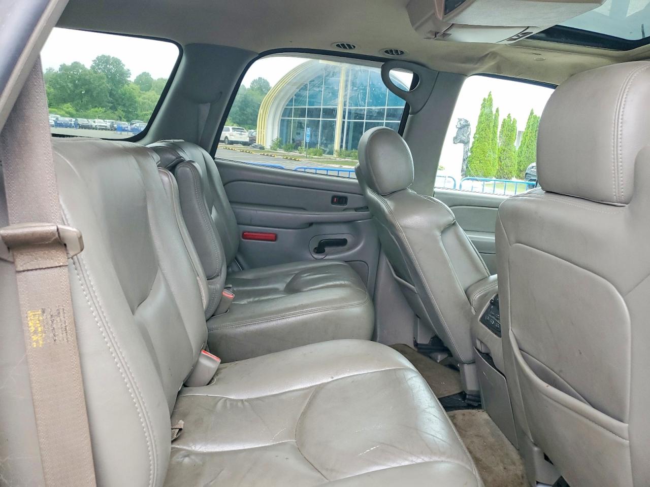 2004 Chevrolet Tahoe K1500 Белый vin: 1GNEK13T84R301409