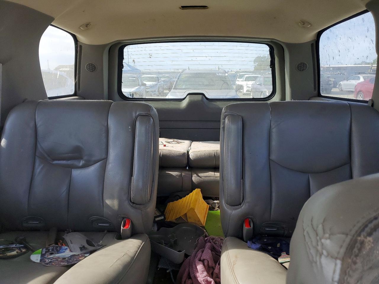 2005 Chevrolet Tahoe K1500 White vin: 1GNEK13T85J152211