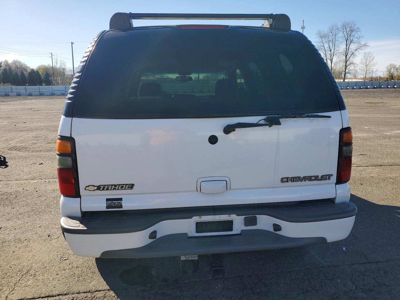 2005 Chevrolet Tahoe K1500 White vin: 1GNEK13T85R182858