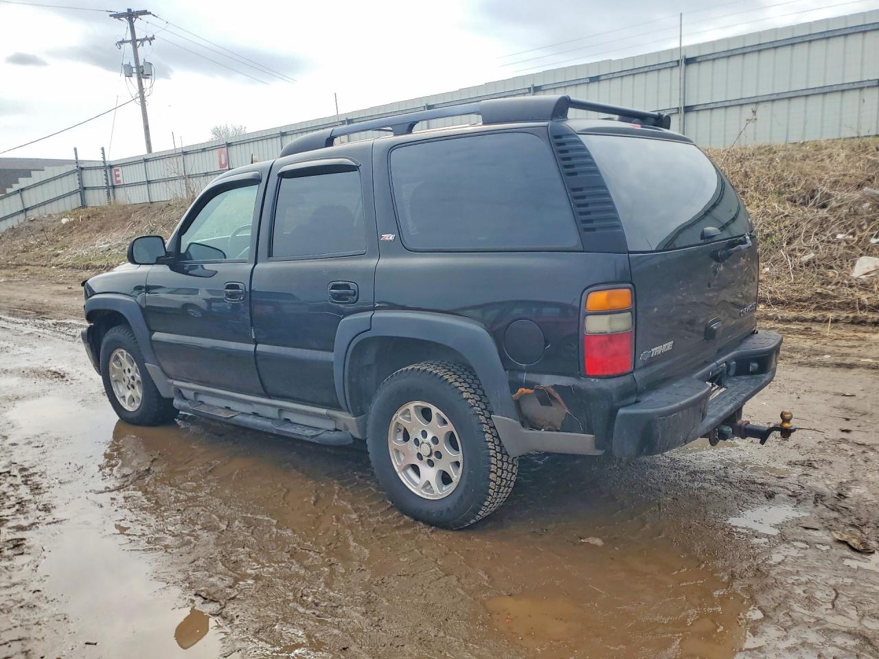2005 Chevrolet Tahoe Black vin: 1GNEK13T85R246591