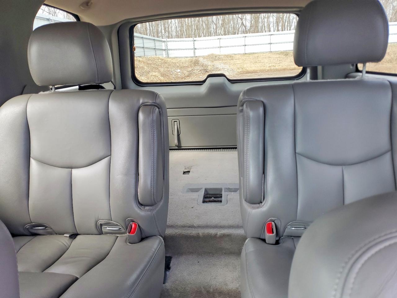 2005 Chevrolet Tahoe Black vin: 1GNEK13T85R246591