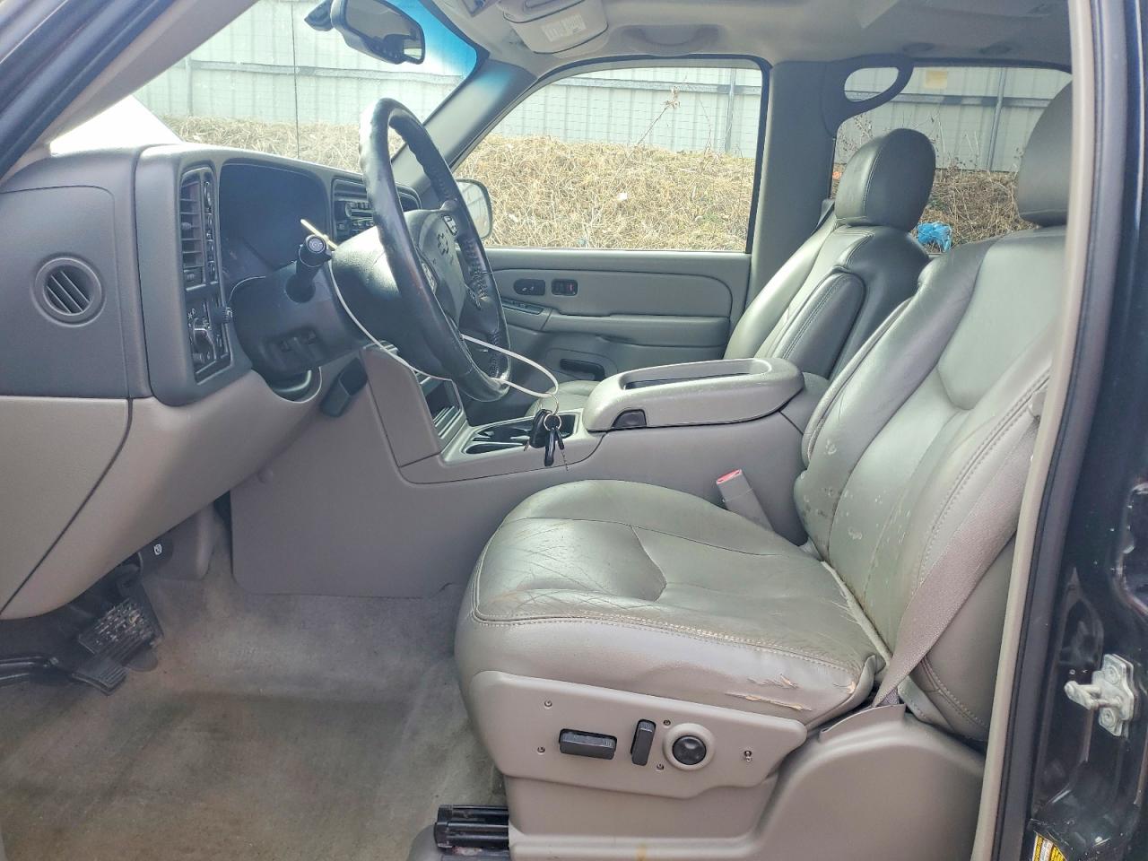 2005 Chevrolet Tahoe Black vin: 1GNEK13T85R246591