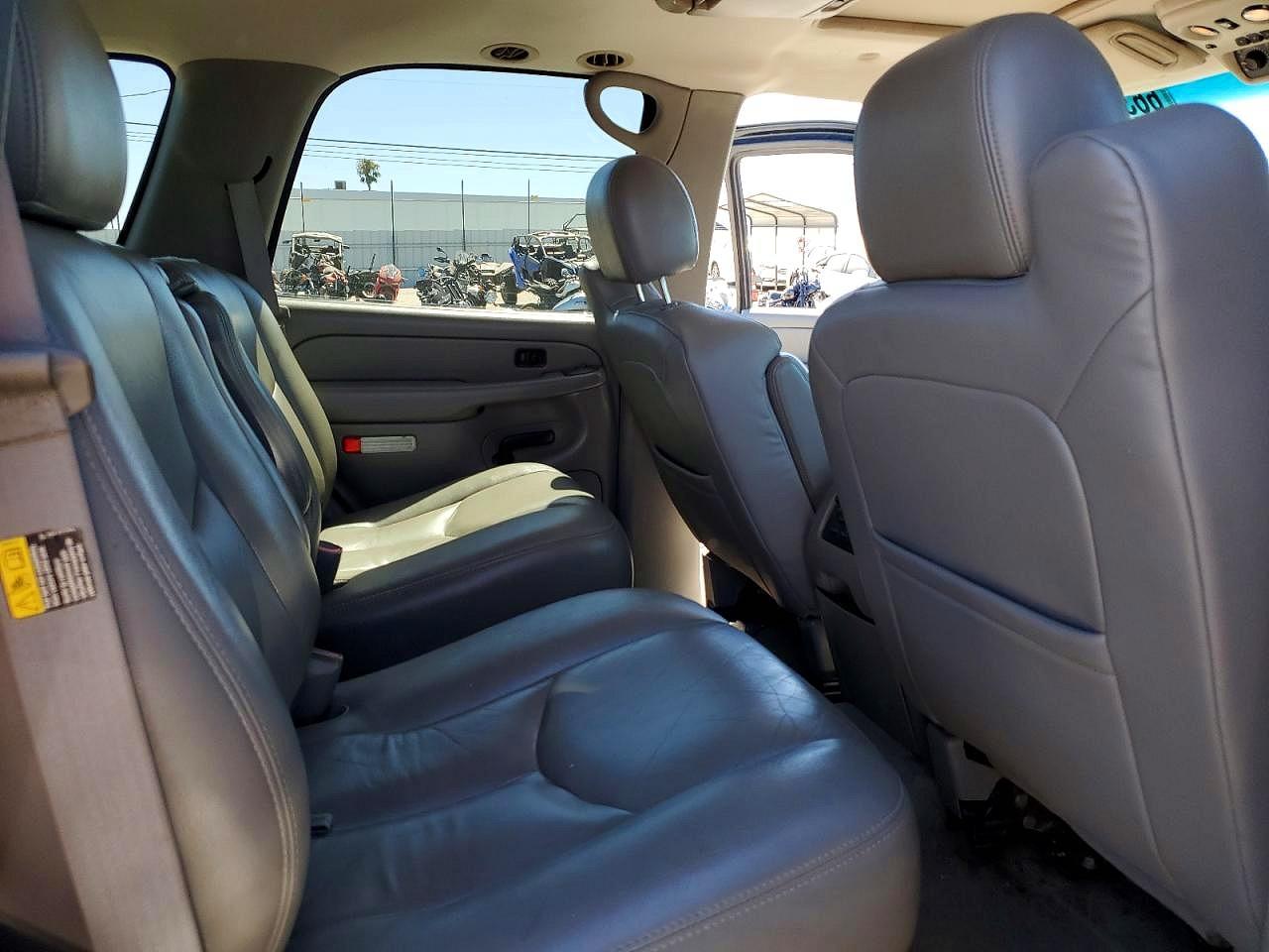 2005 Chevrolet Tahoe K1500 Black vin: 1GNEK13T85R251659