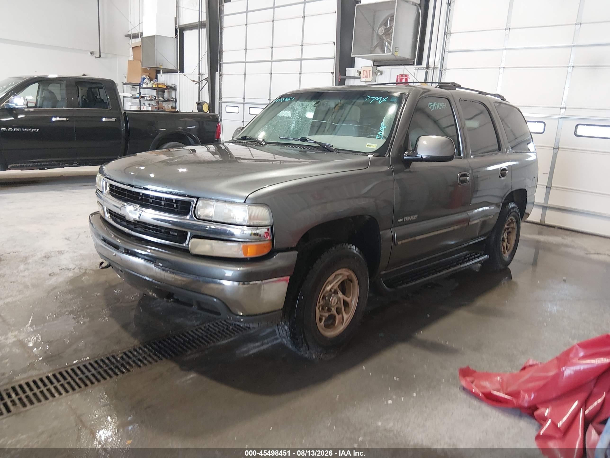 2000 Chevrolet Tahoe All New Lt Gray vin: 1GNEK13T8YJ100369