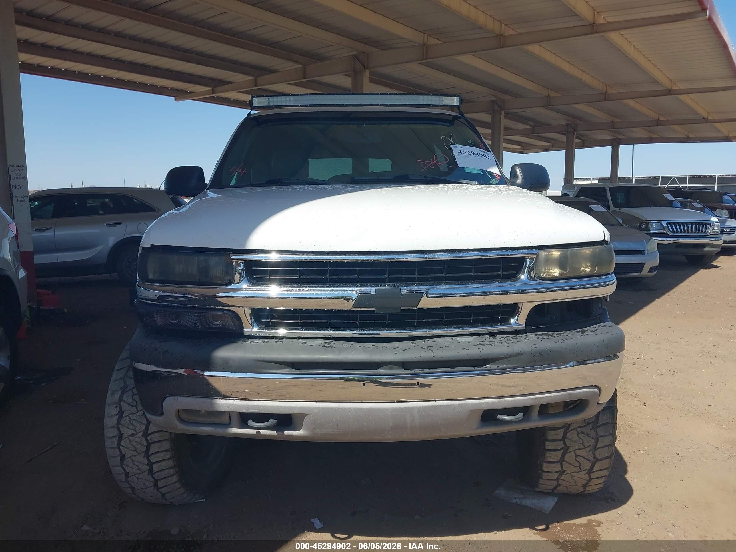2005 Chevrolet Tahoe Ls White vin: 1GNEK13T95R114052