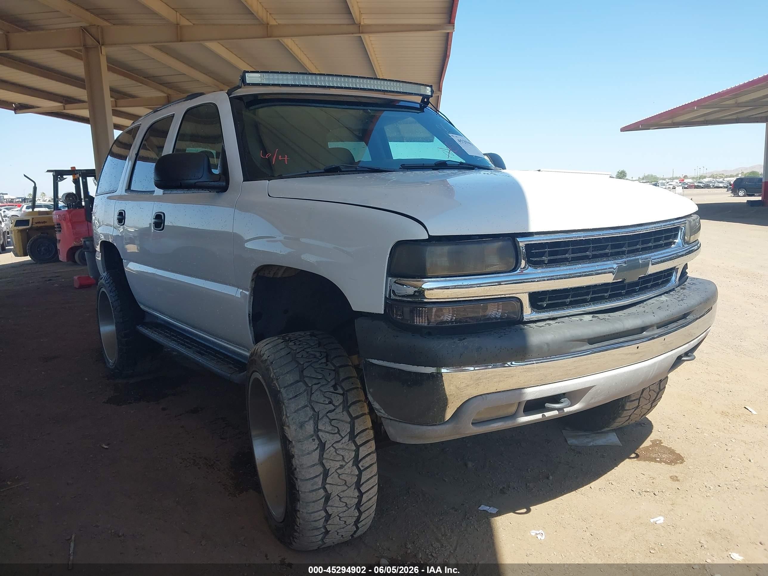 2005 Chevrolet Tahoe Ls White vin: 1GNEK13T95R114052