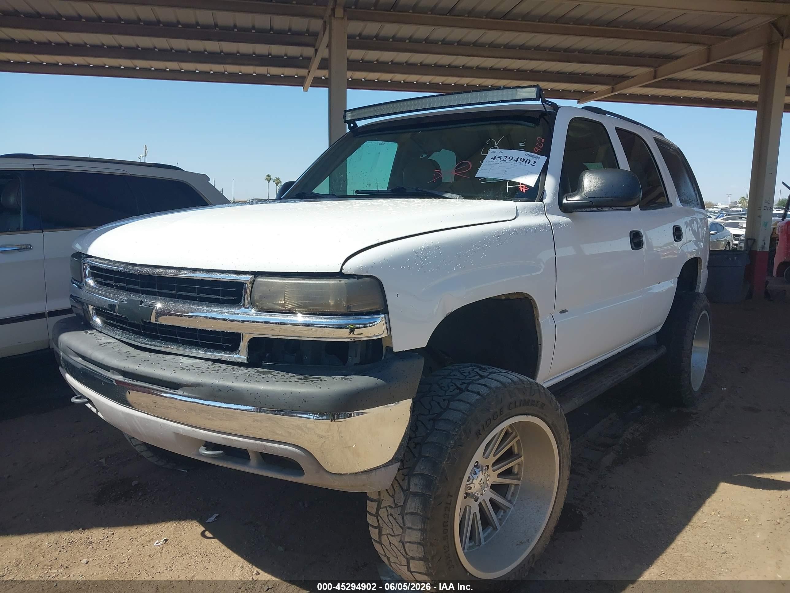 2005 Chevrolet Tahoe Ls White vin: 1GNEK13T95R114052