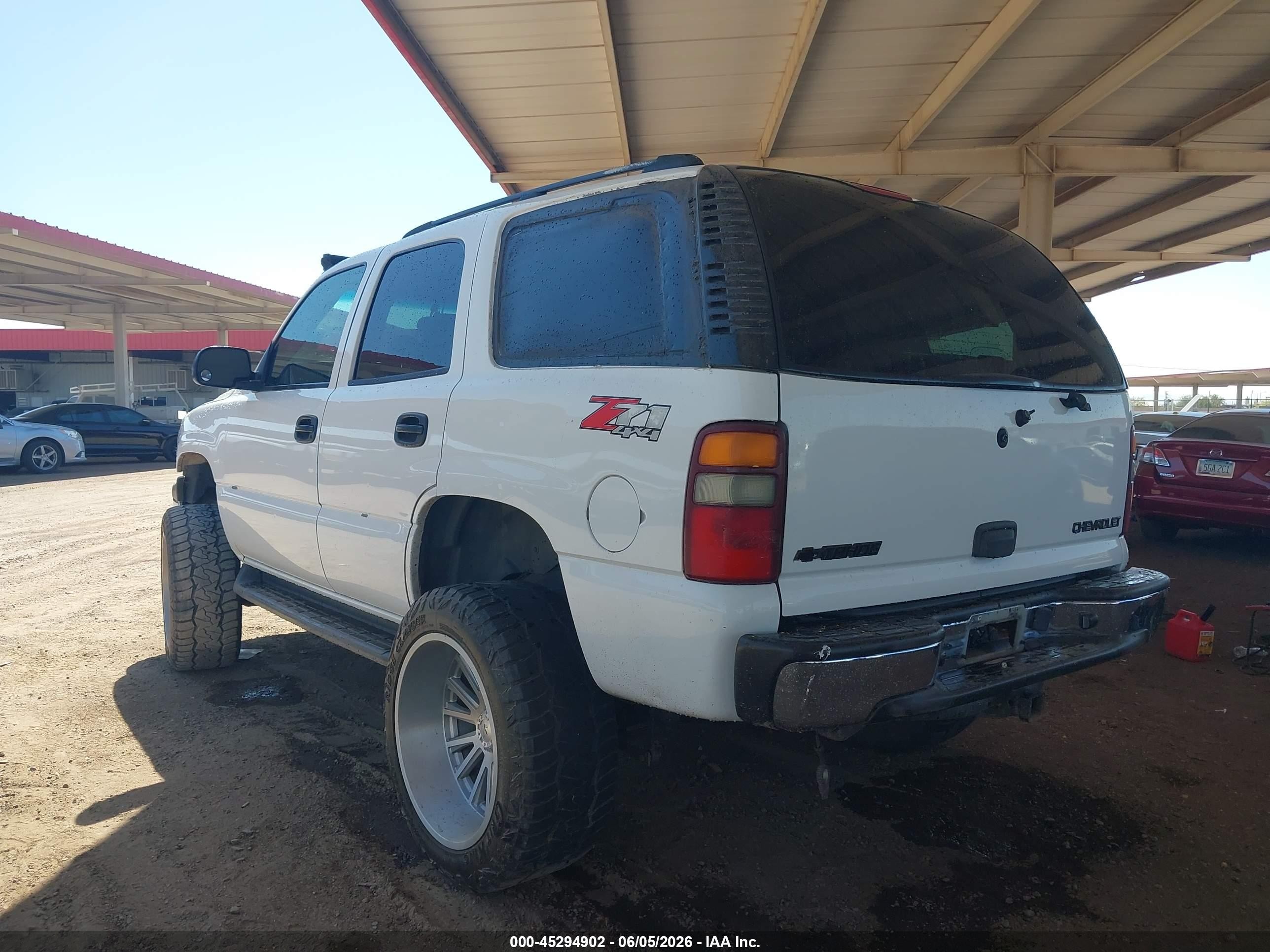 2005 Chevrolet Tahoe Ls White vin: 1GNEK13T95R114052