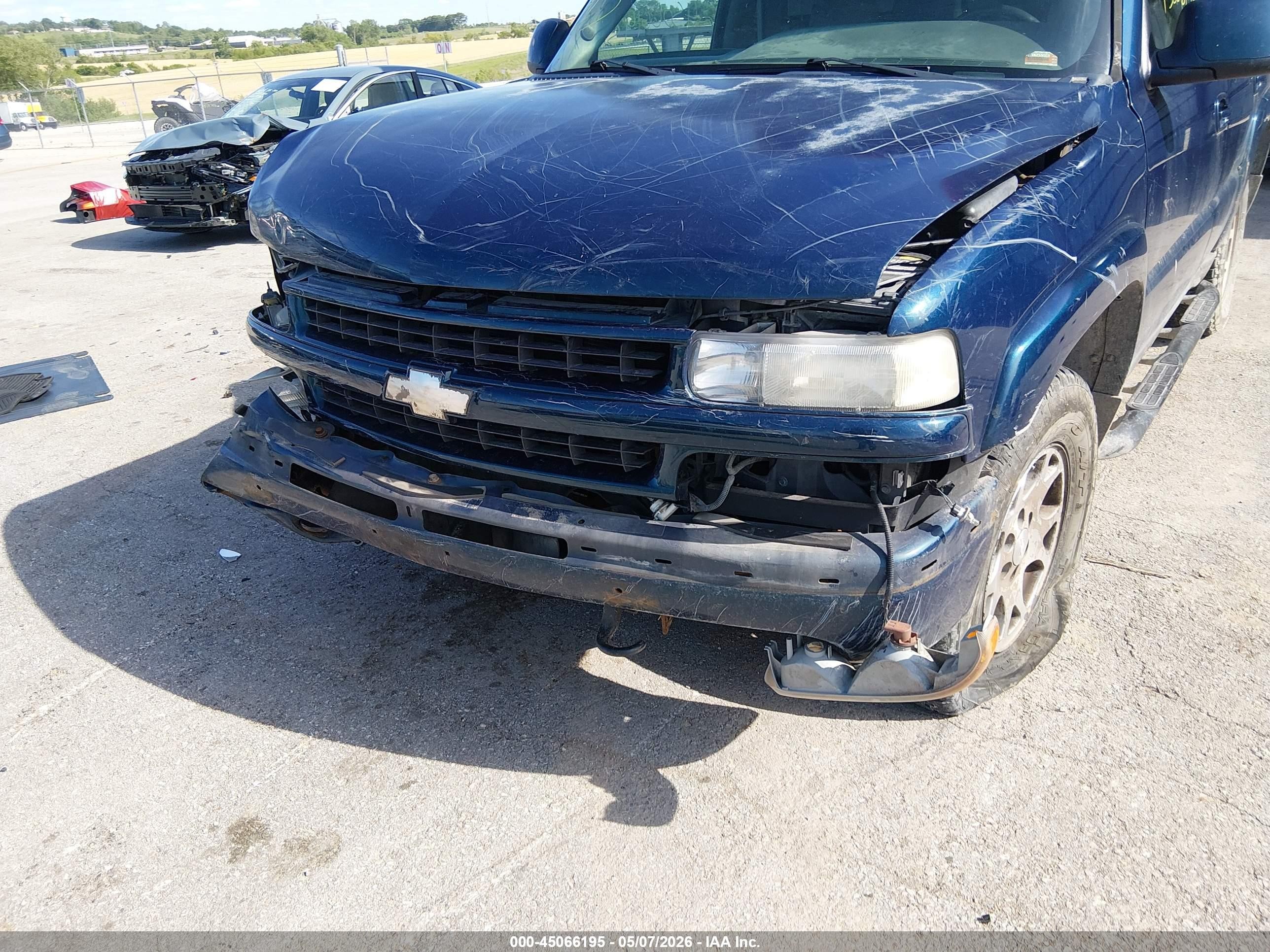 2005 Chevrolet Tahoe Z71 Синий vin: 1GNEK13T95R160710