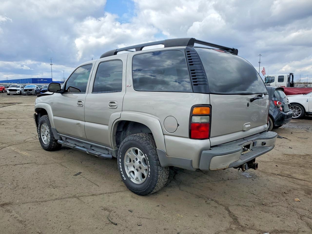 2005 Chevrolet Tahoe K1500 Бежевый vin: 1GNEK13T95R214104