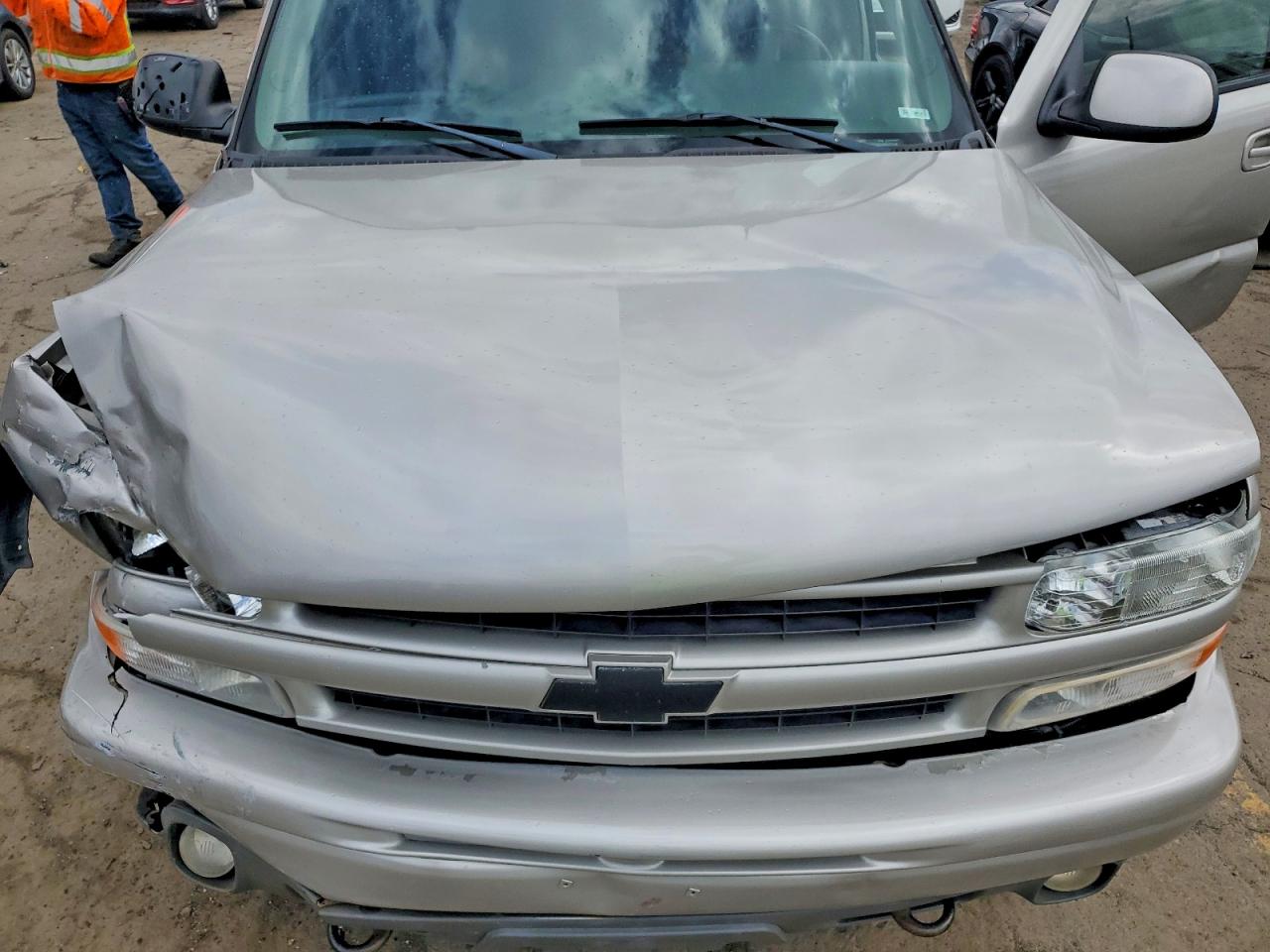 2005 Chevrolet Tahoe K1500 Бежевый vin: 1GNEK13T95R214104