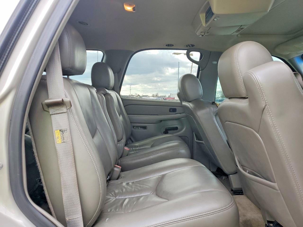 2005 Chevrolet Tahoe K1500 Бежевый vin: 1GNEK13T95R214104