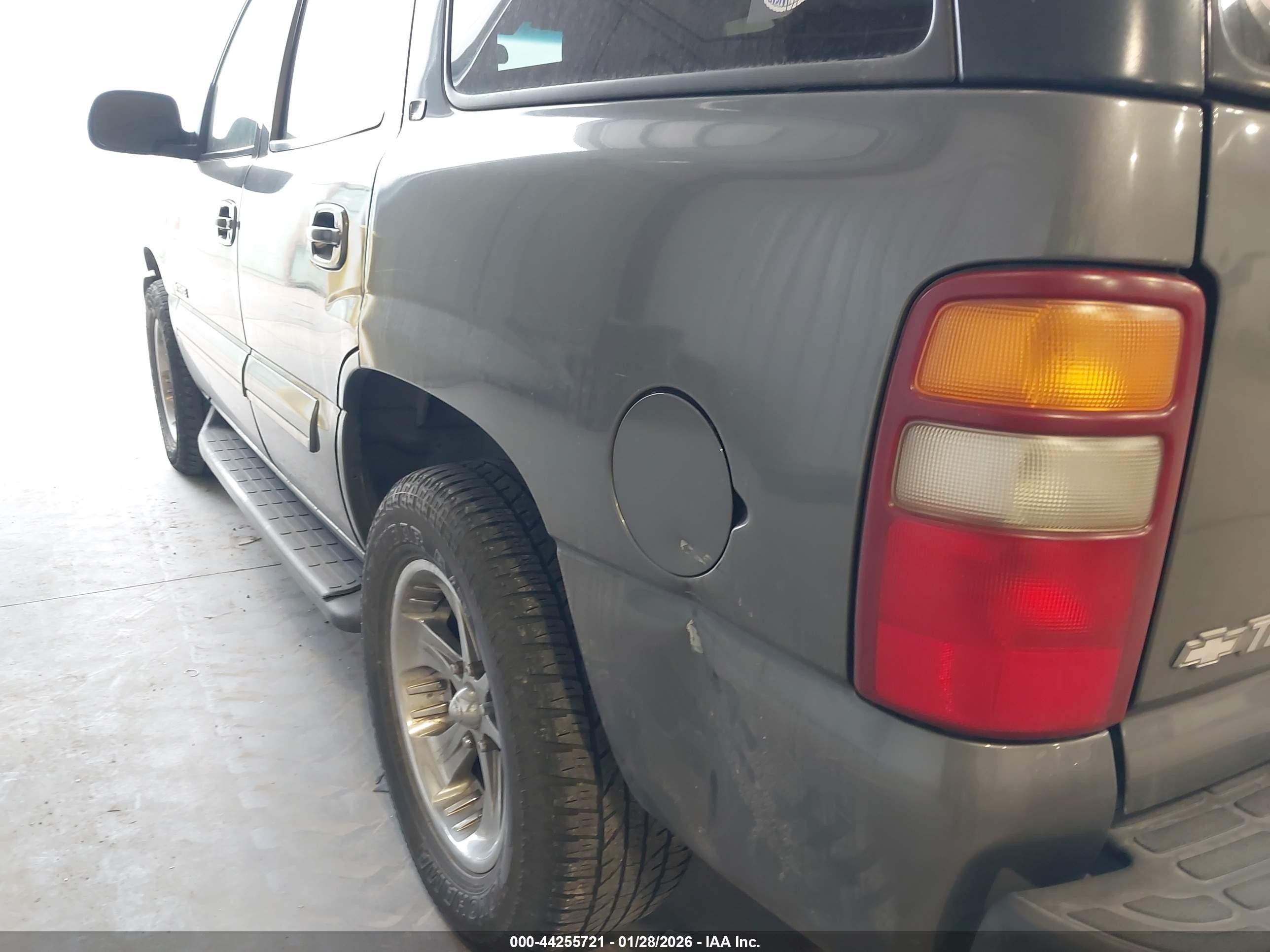 2002 Chevrolet Tahoe Lt Серый vin: 1GNEK13TX2R298784