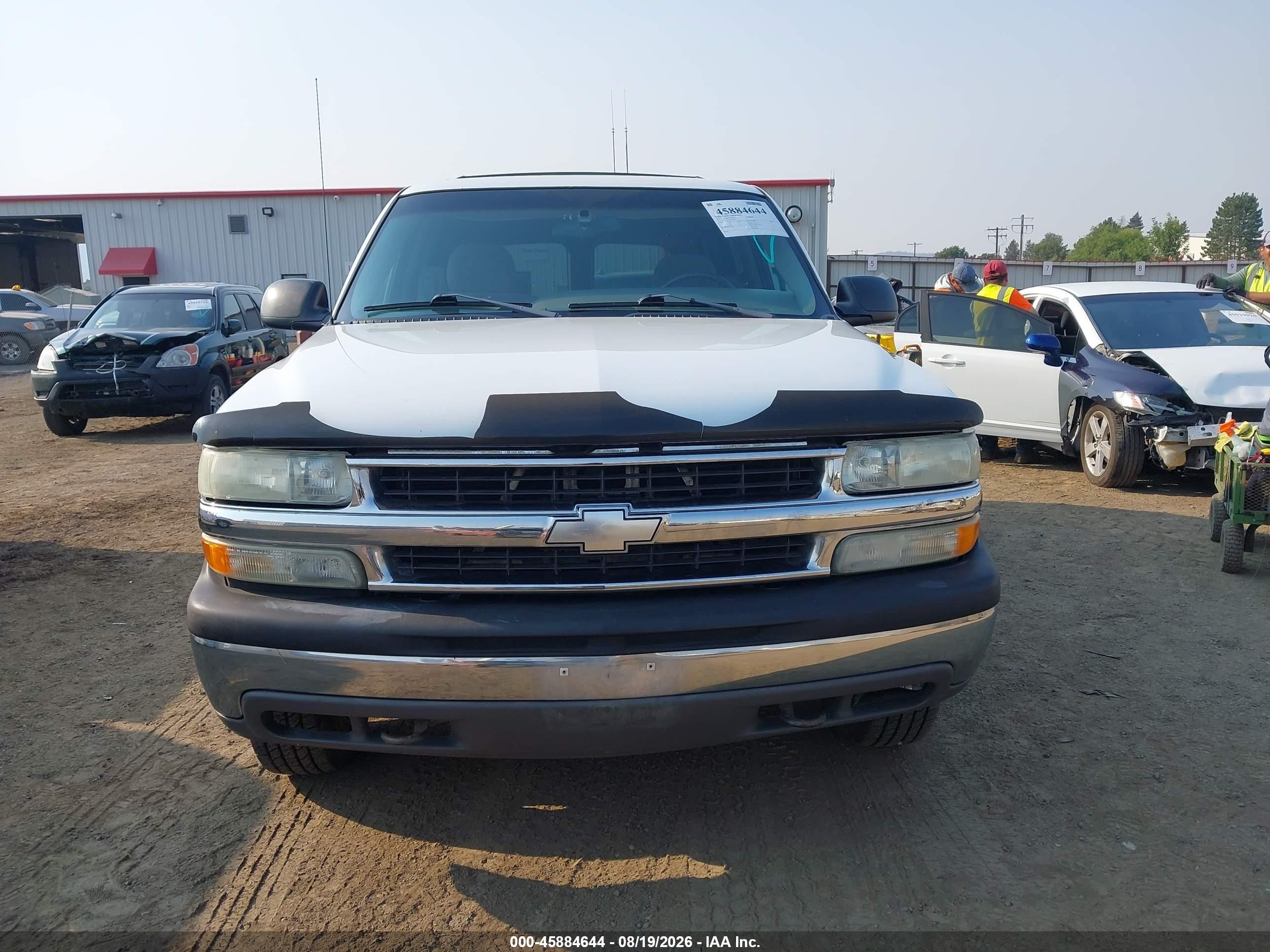 2002 Chevrolet Tahoe Ls White vin: 1GNEK13V02J287907