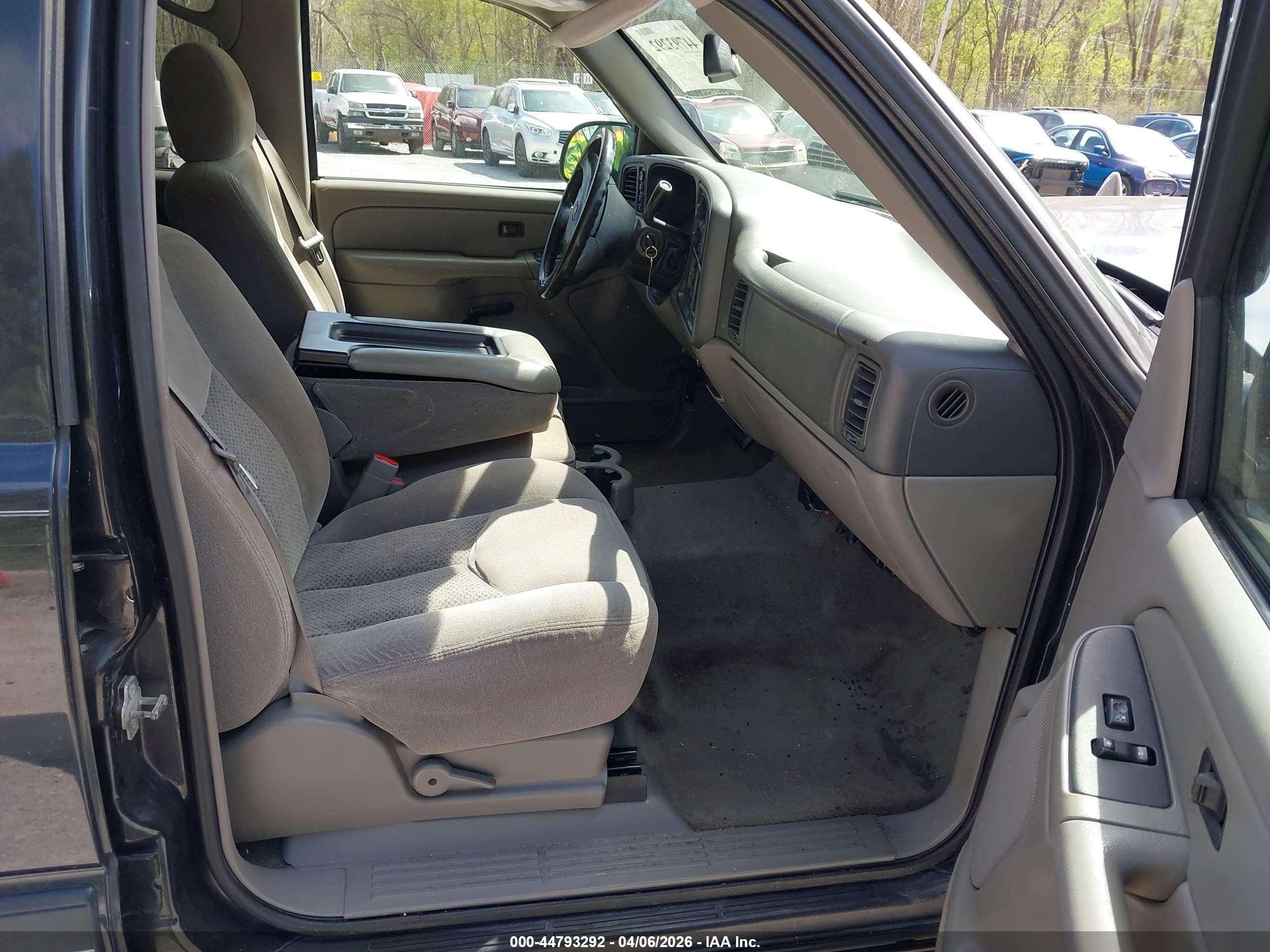 2004 Chevrolet Tahoe Ls Черный vin: 1GNEK13V14J306239