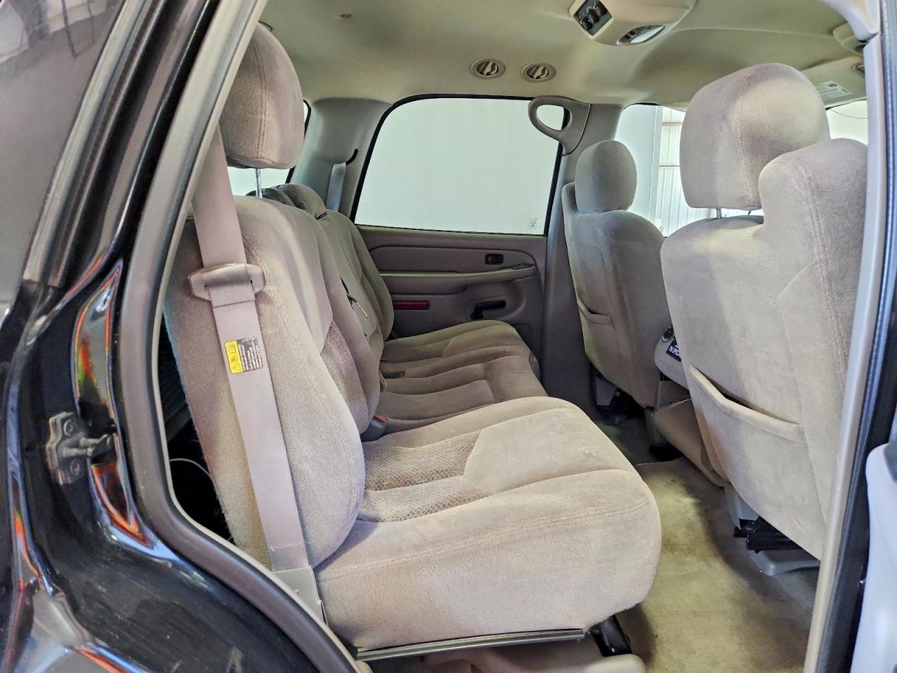 2004 Chevrolet Tahoe K1500 Black vin: 1GNEK13V44J108903