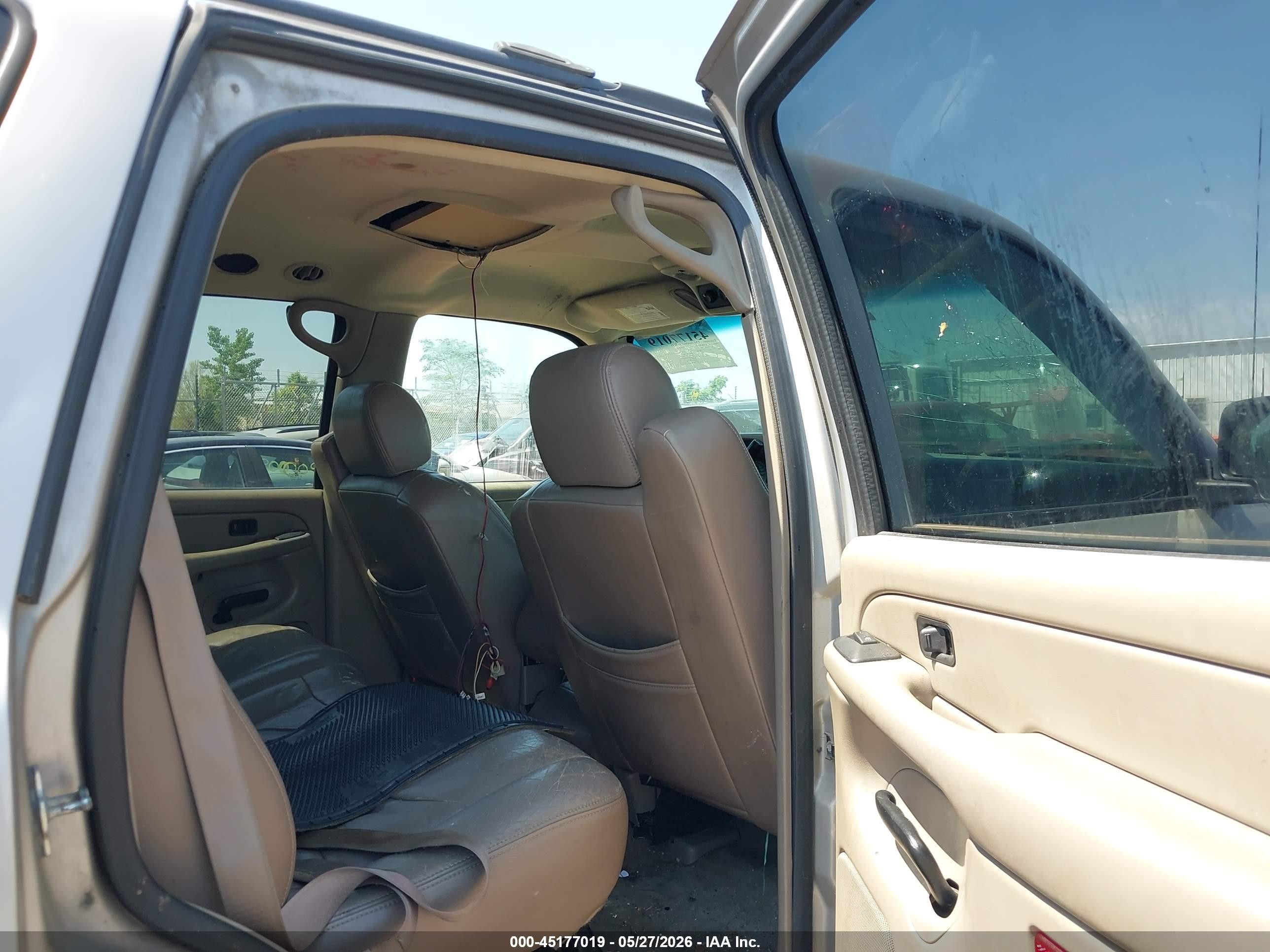 2005 Chevrolet Tahoe Ls Cream vin: 1GNEK13V55R170099