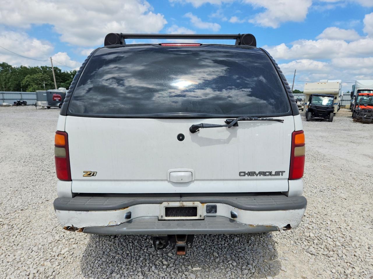 2002 Chevrolet Tahoe K1500 White vin: 1GNEK13Z02R297261