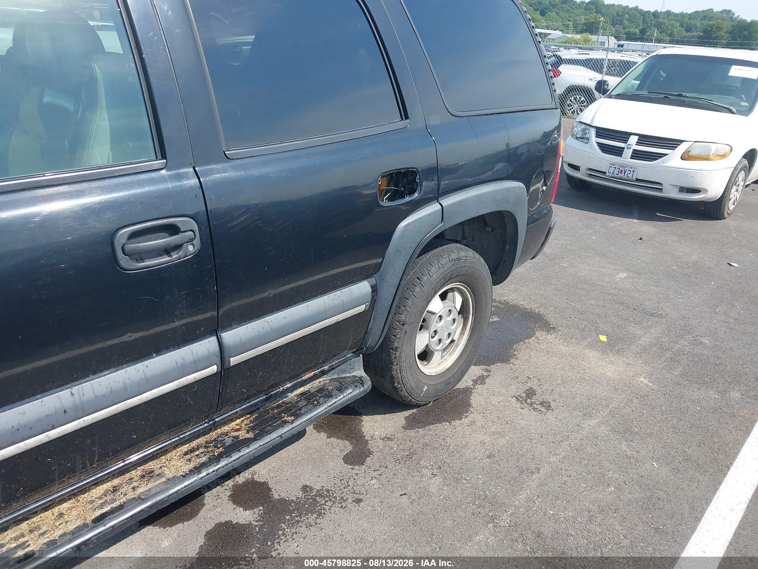 2002 Chevrolet Tahoe Ls Black vin: 1GNEK13Z02R315807