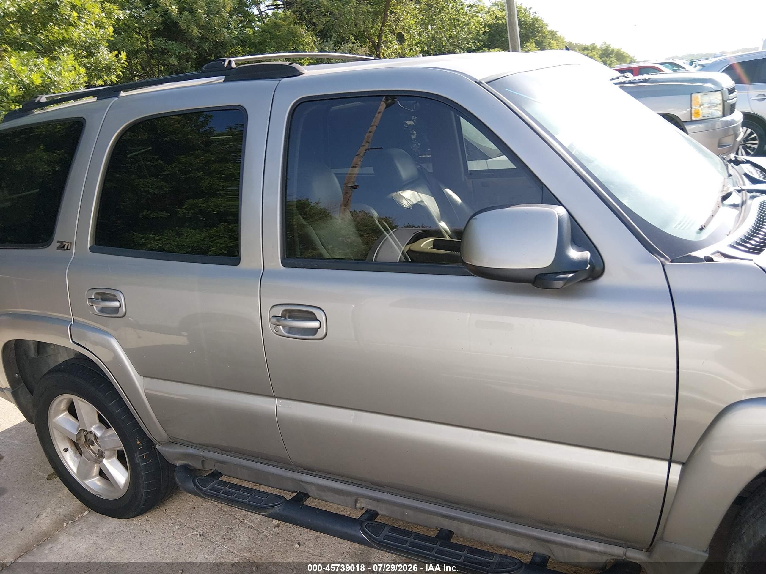 2003 Chevrolet Tahoe Z71 Серый vin: 1GNEK13Z03R310754
