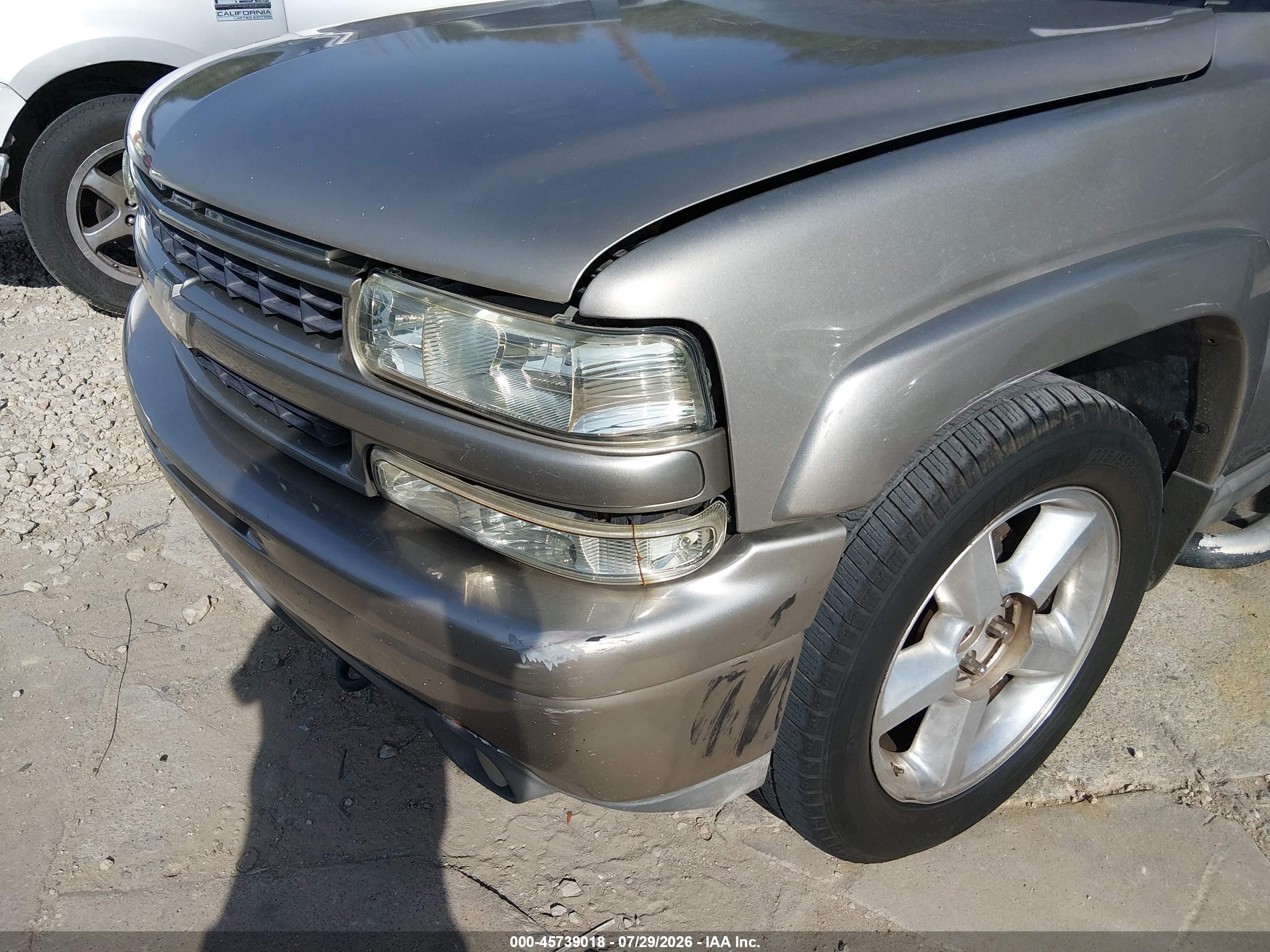 2003 Chevrolet Tahoe Z71 Серый vin: 1GNEK13Z03R310754