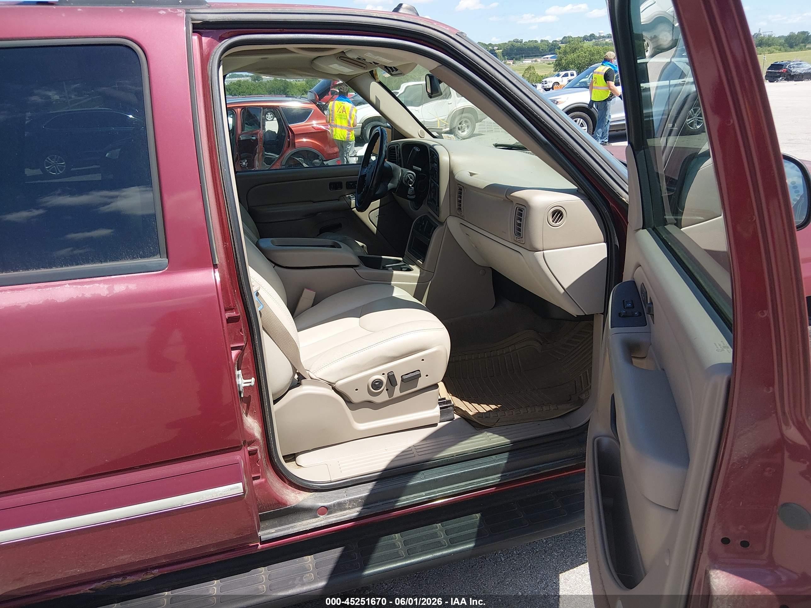 2004 Chevrolet Tahoe Lt Red vin: 1GNEK13Z04J274757