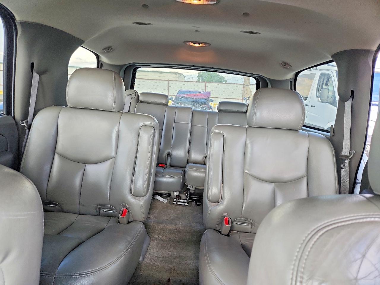 2004 Chevrolet Tahoe K1500 White vin: 1GNEK13Z04R299224