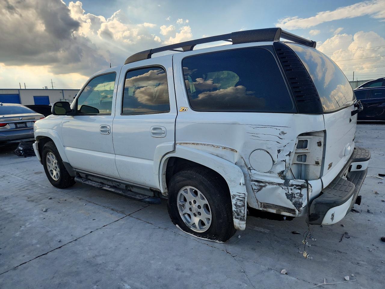 2004 Chevrolet Tahoe K1500 White vin: 1GNEK13Z04R299224