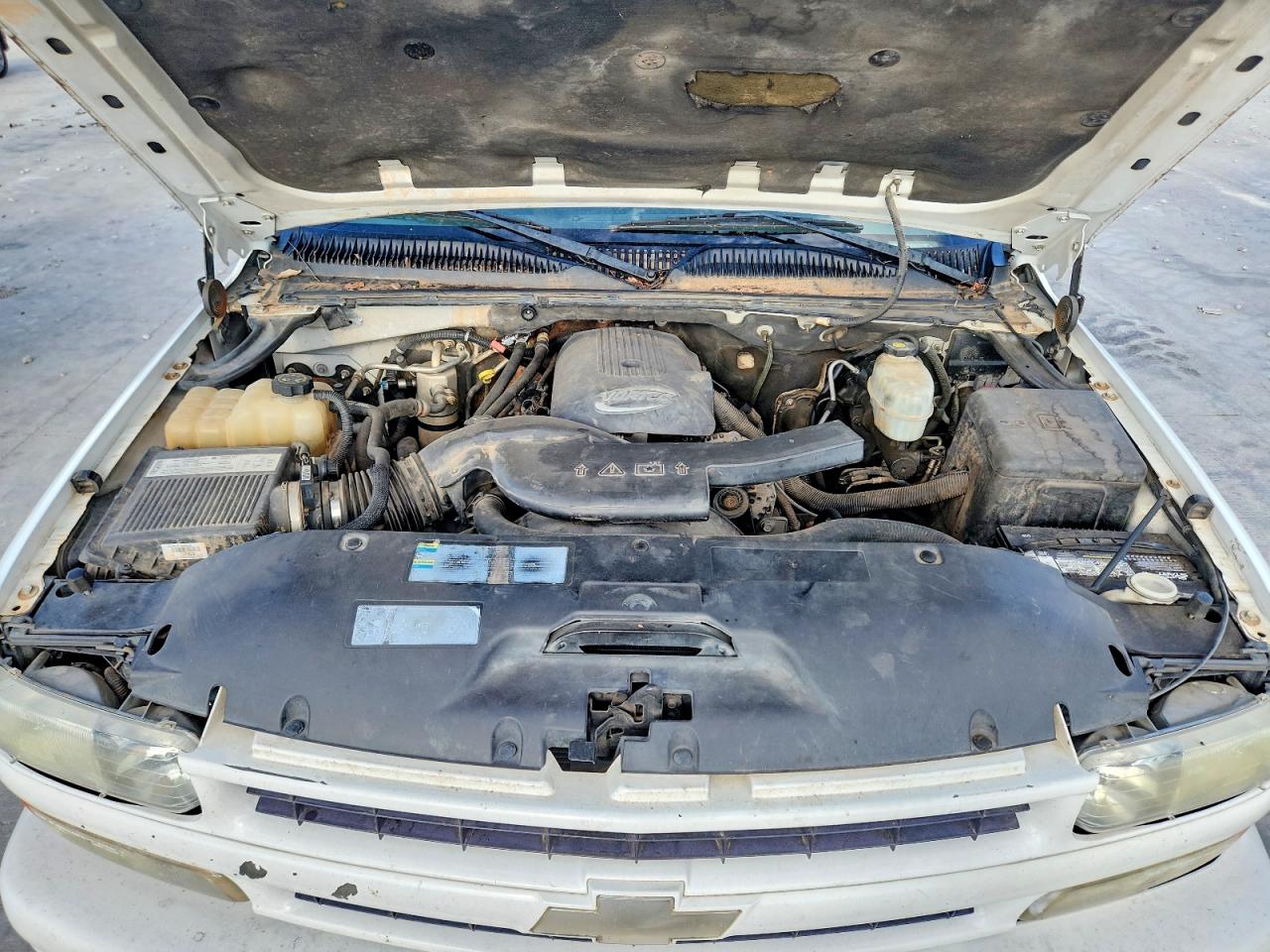 2004 Chevrolet Tahoe K1500 White vin: 1GNEK13Z04R299224