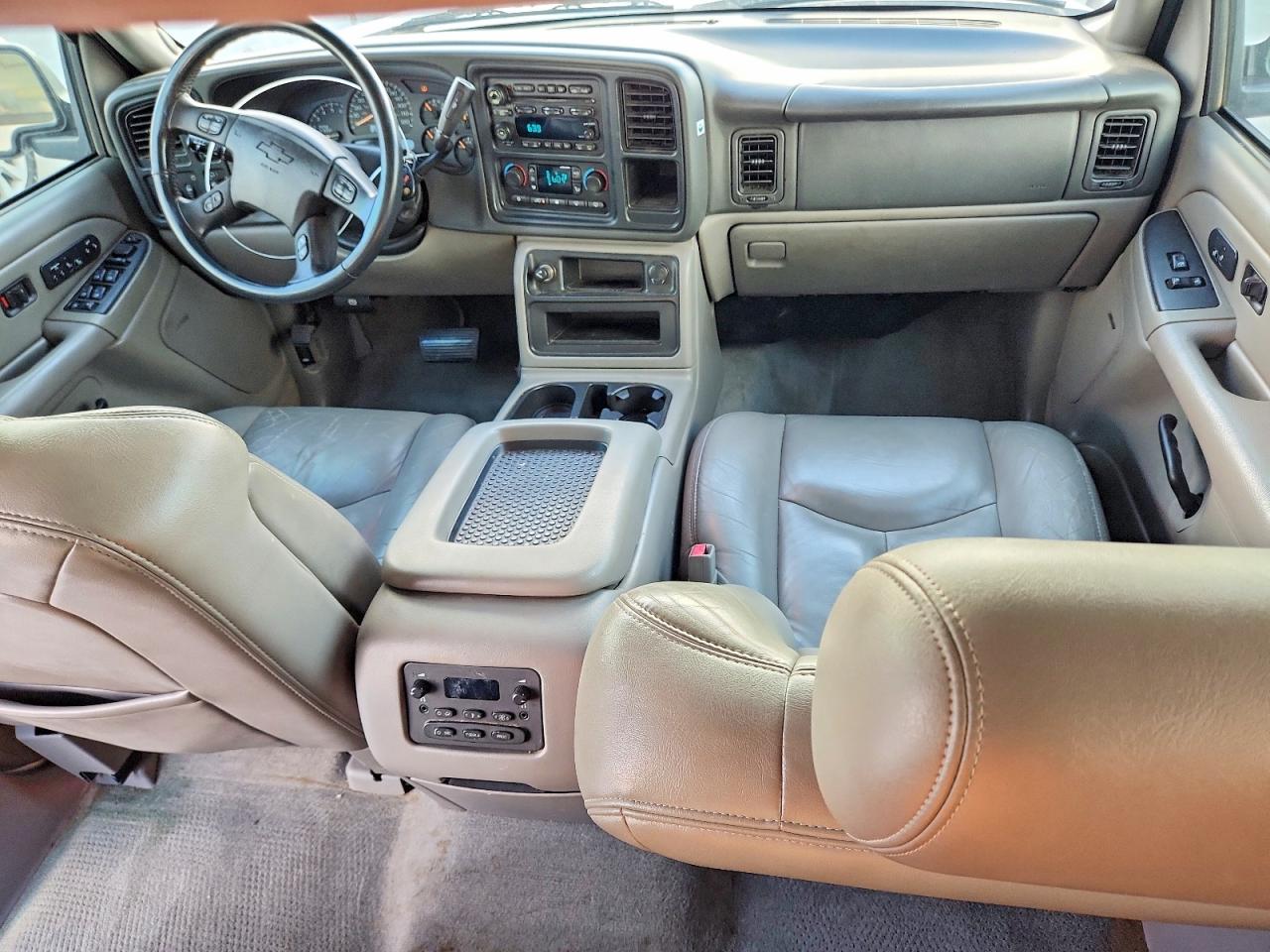2004 Chevrolet Tahoe K1500 White vin: 1GNEK13Z04R299224
