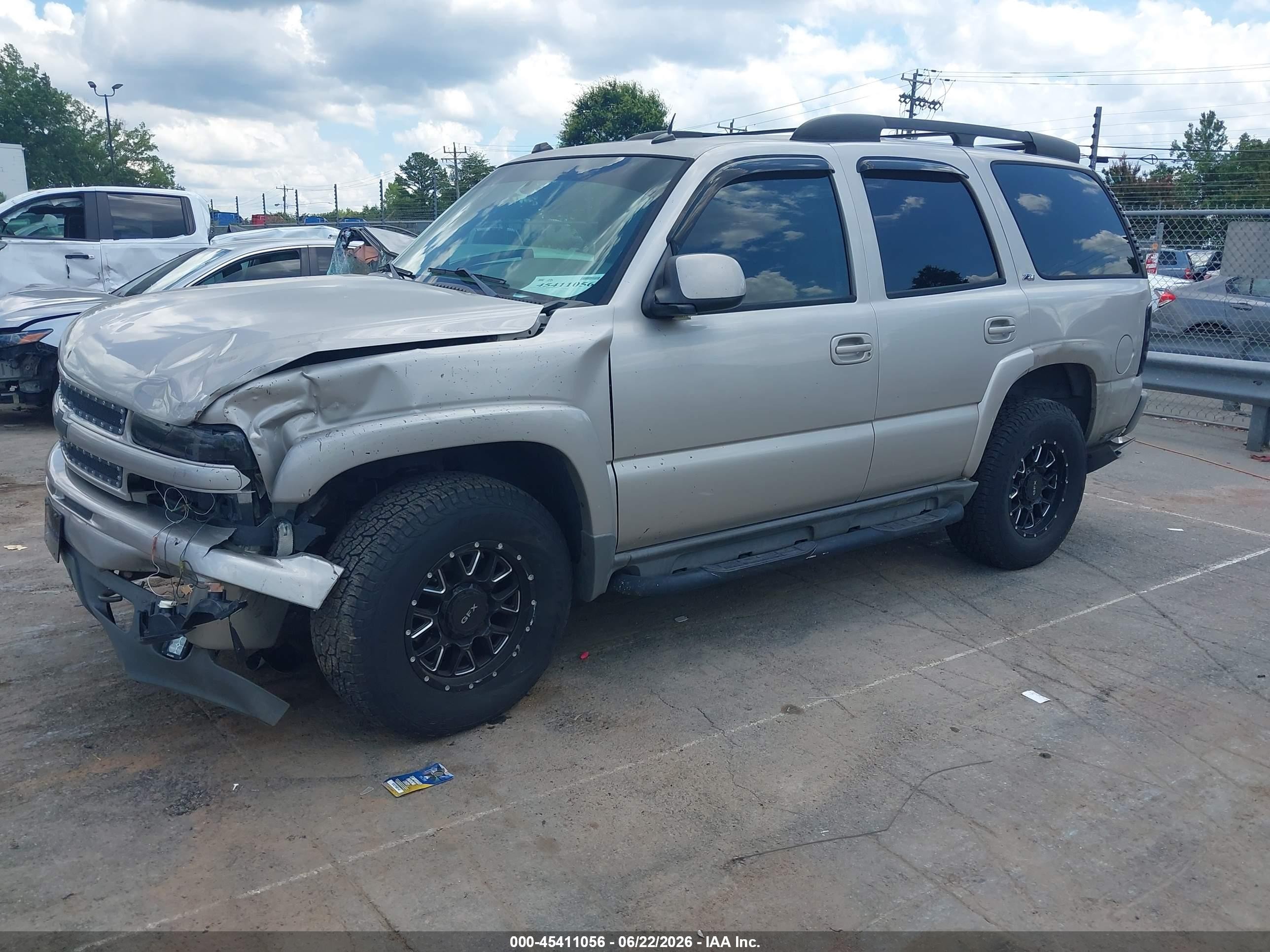 2004 Chevrolet Tahoe Z71 Beige vin: 1GNEK13Z04R309007