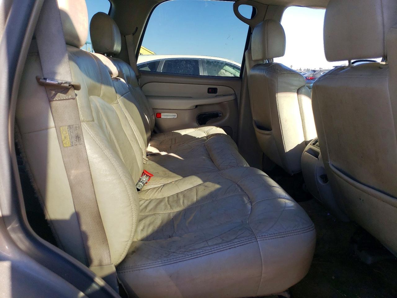 2002 Chevrolet Tahoe K1500 Gold vin: 1GNEK13Z12J132608