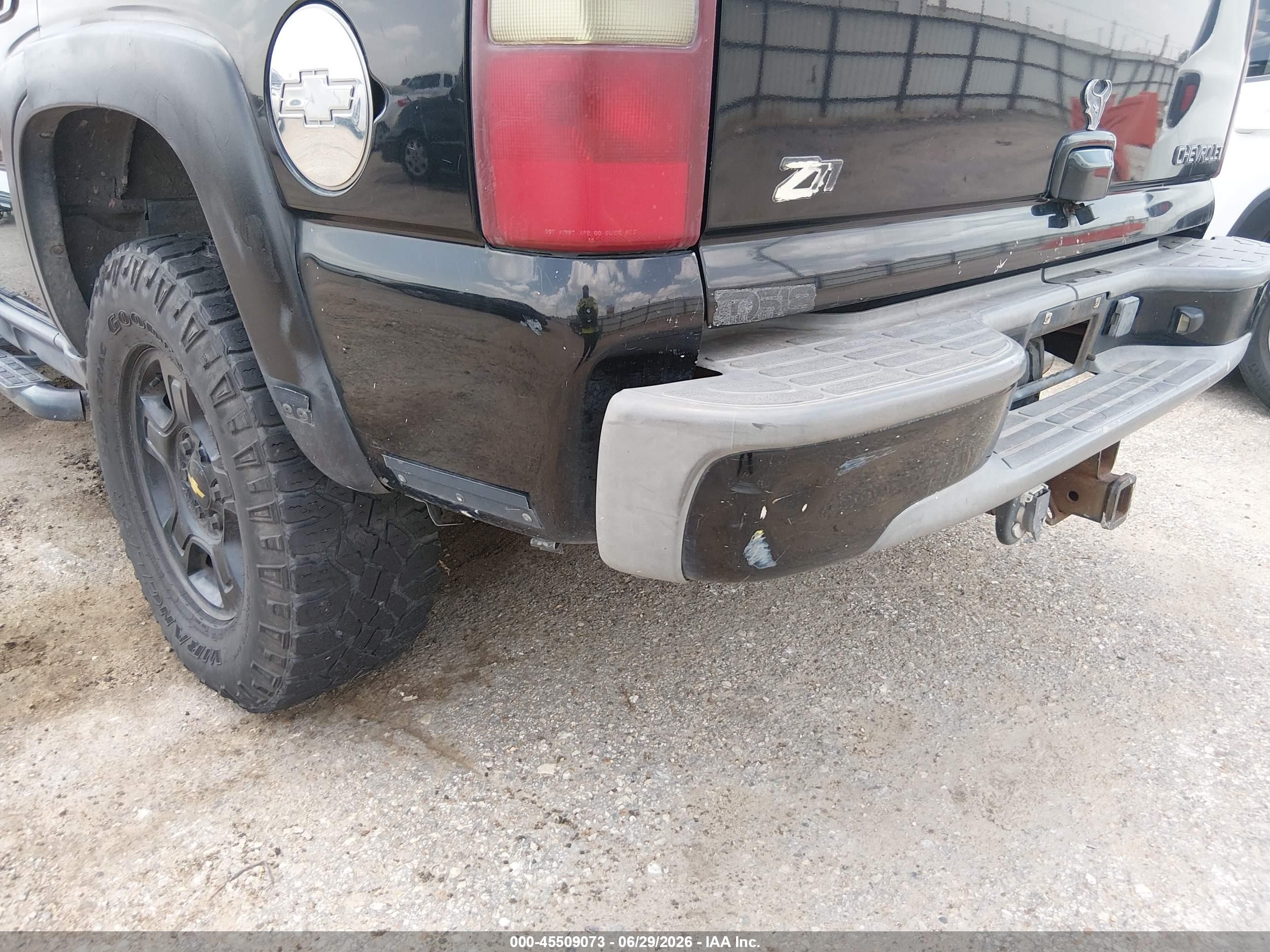 2002 Chevrolet Tahoe Z71 Black vin: 1GNEK13Z12R122128