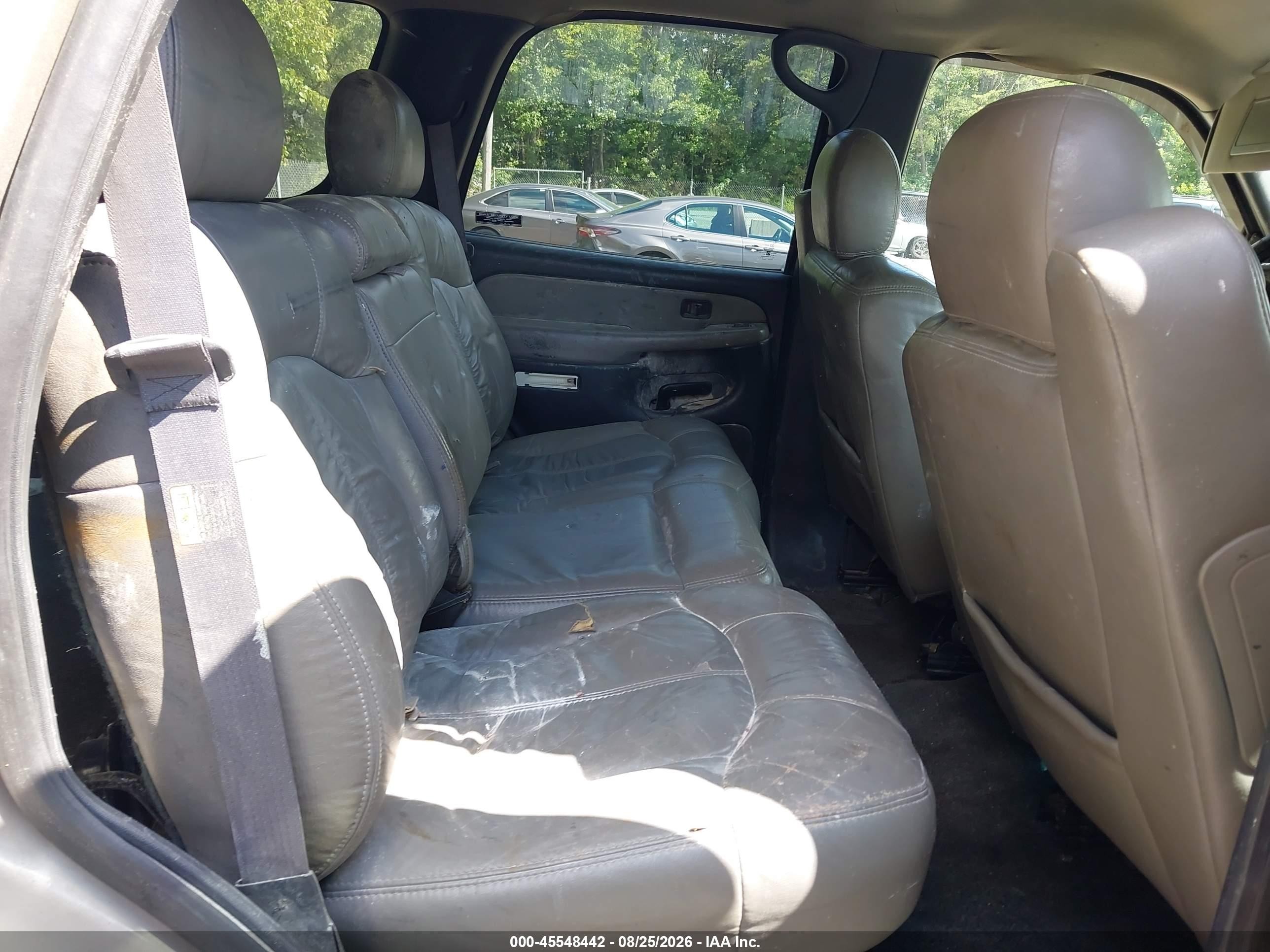 2002 Chevrolet Tahoe Z71 Gold vin: 1GNEK13Z12R208796