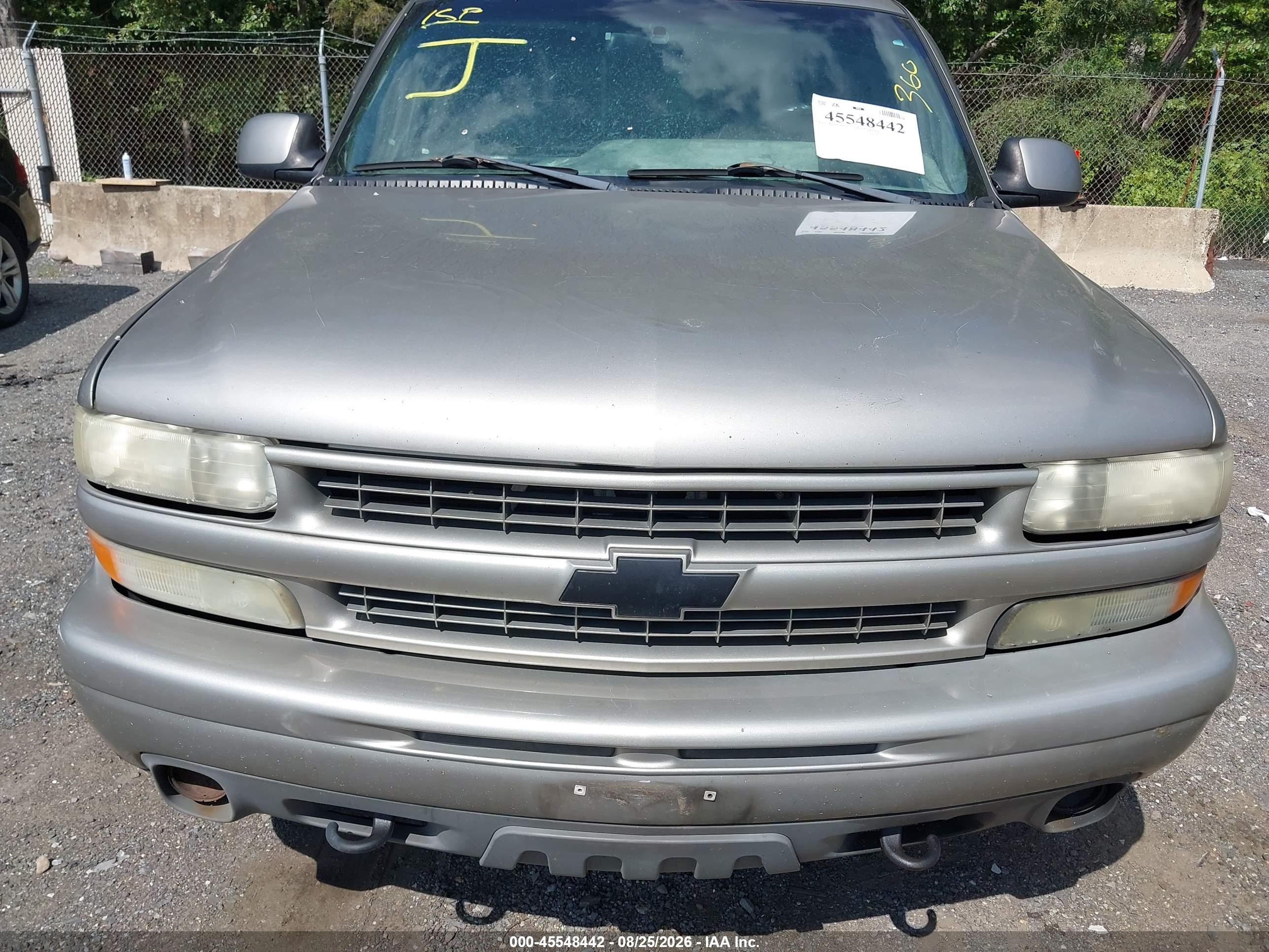 2002 Chevrolet Tahoe Z71 Gold vin: 1GNEK13Z12R208796
