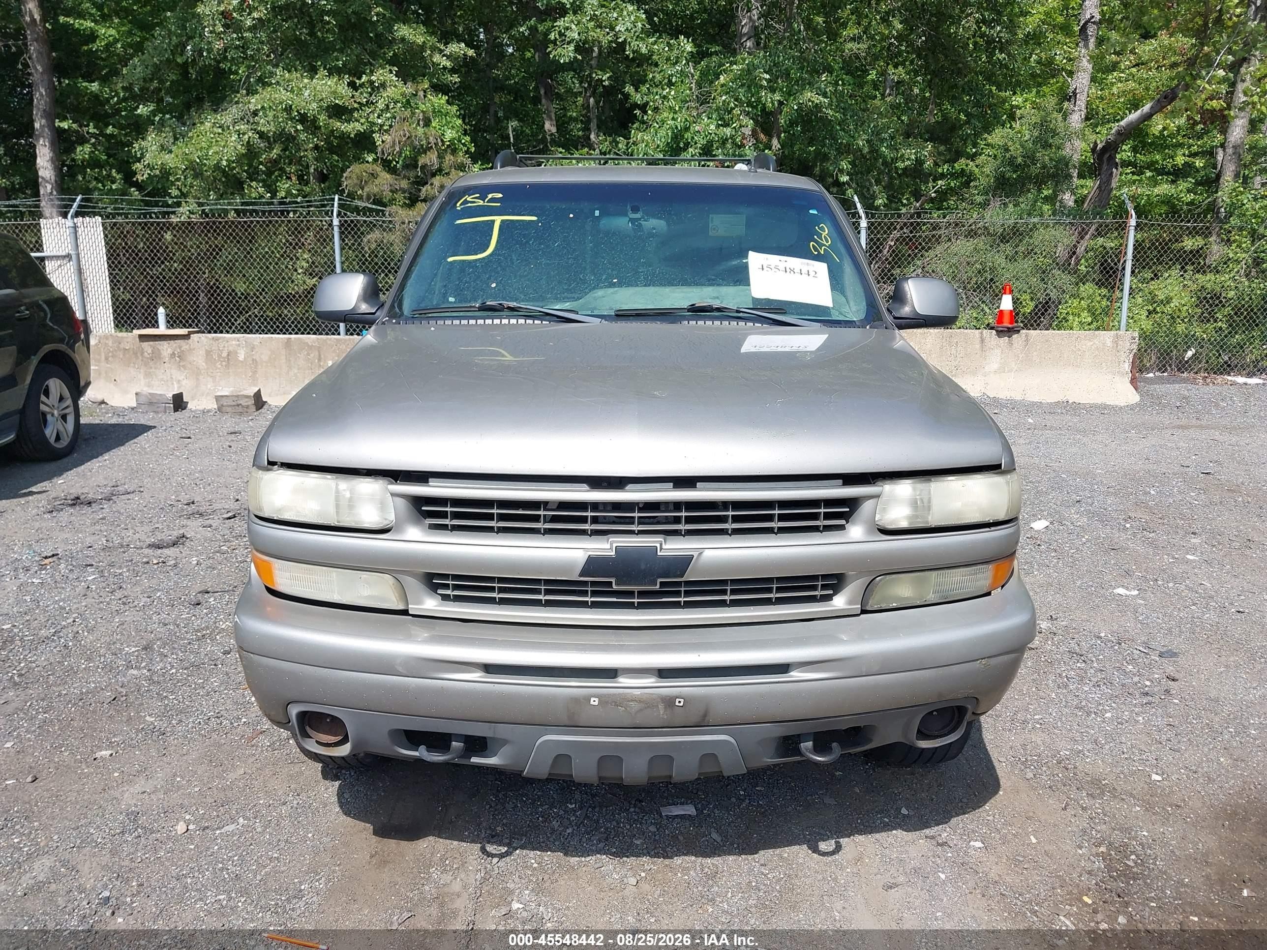 2002 Chevrolet Tahoe Z71 Gold vin: 1GNEK13Z12R208796