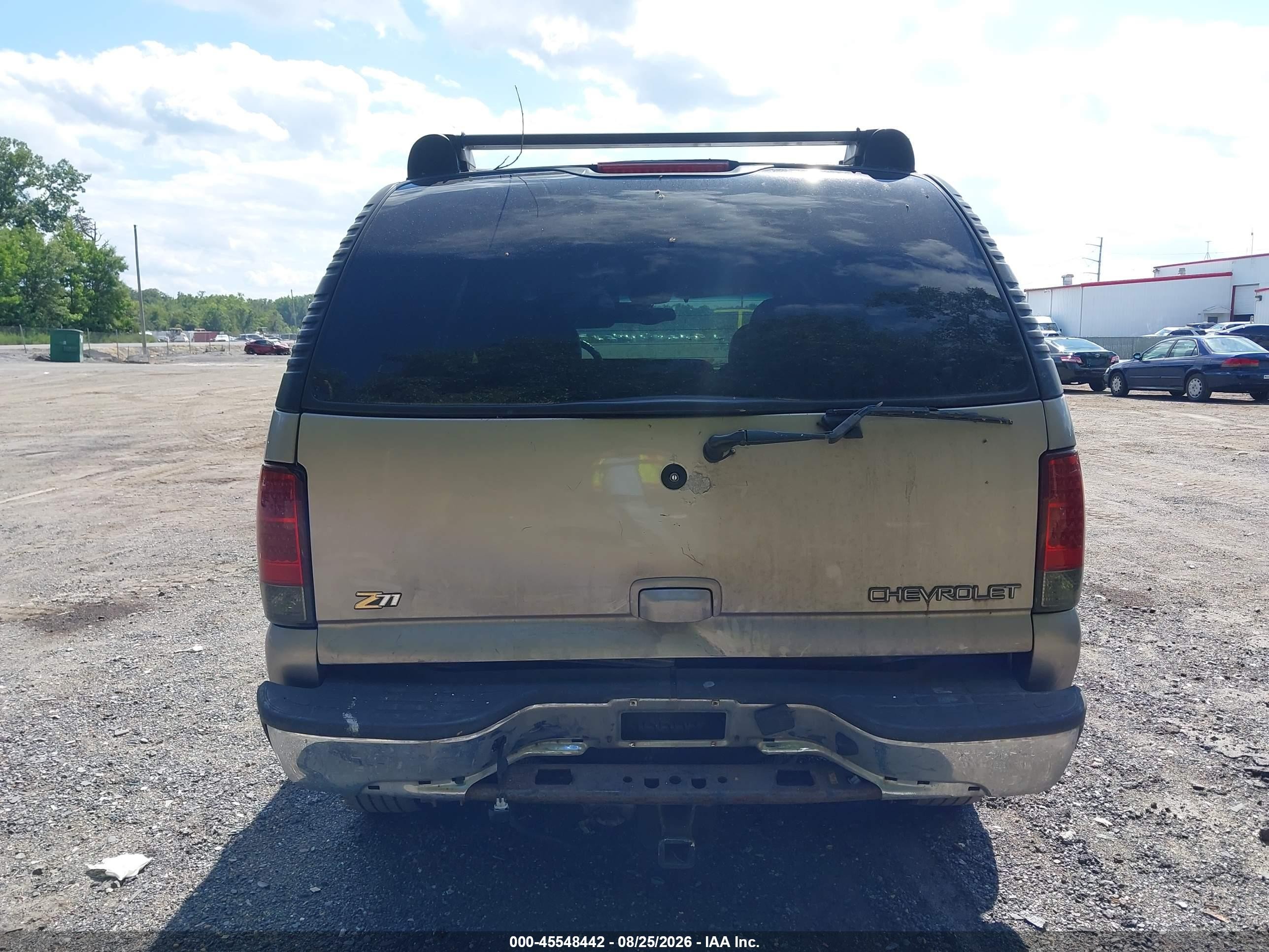 2002 Chevrolet Tahoe Z71 Gold vin: 1GNEK13Z12R208796