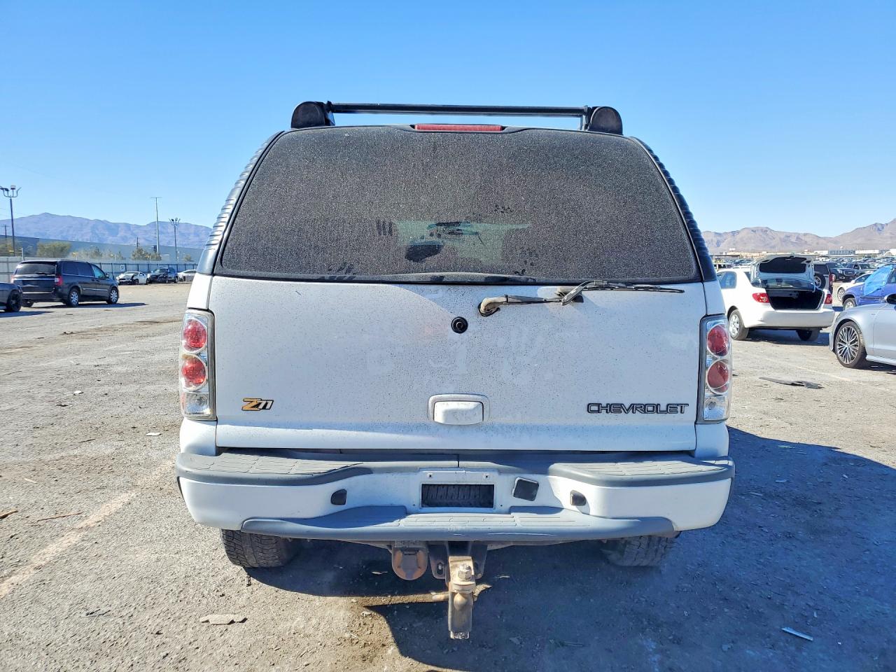 2004 Chevrolet Tahoe K1500 White vin: 1GNEK13Z14R310795