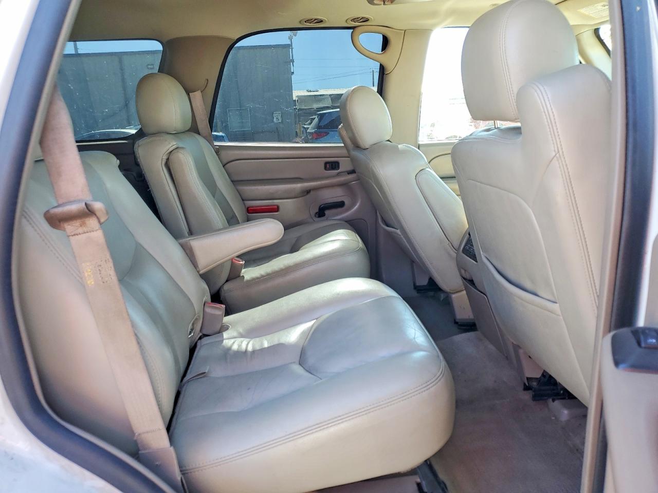 2004 Chevrolet Tahoe K1500 White vin: 1GNEK13Z14R310795