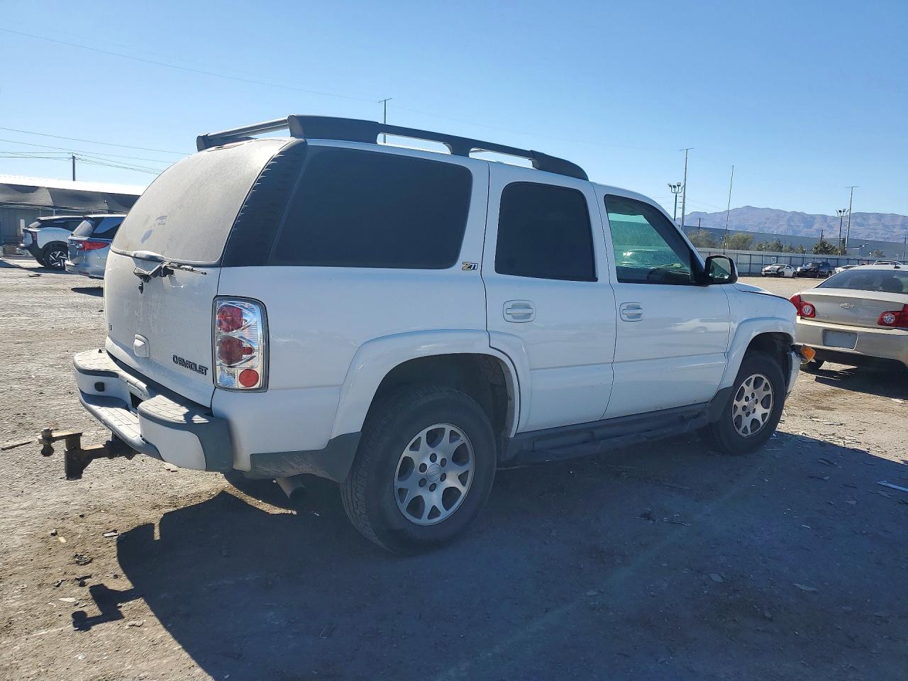 2004 Chevrolet Tahoe K1500 White vin: 1GNEK13Z14R310795